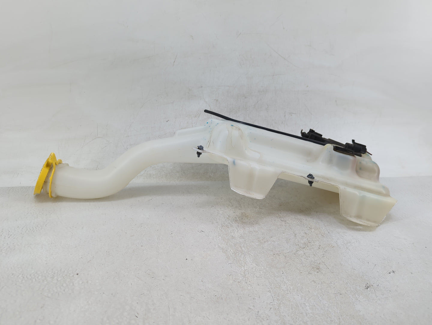 2013-2016 Dodge Dart Windshield Washer Fluid Reservoir Bottle Oem - Oemusedautoparts1.com