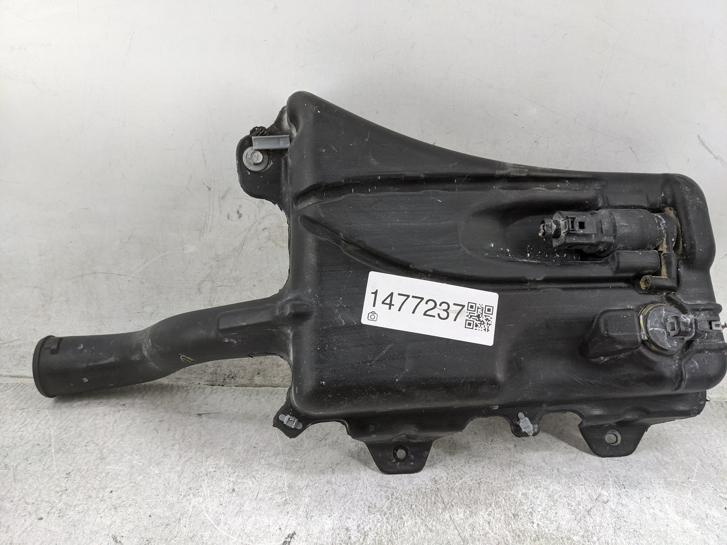 2013-2016 Dodge Dart Windshield Washer Fluid Reservoir Bottle Oem 1477237 - Oemusedautoparts1.com