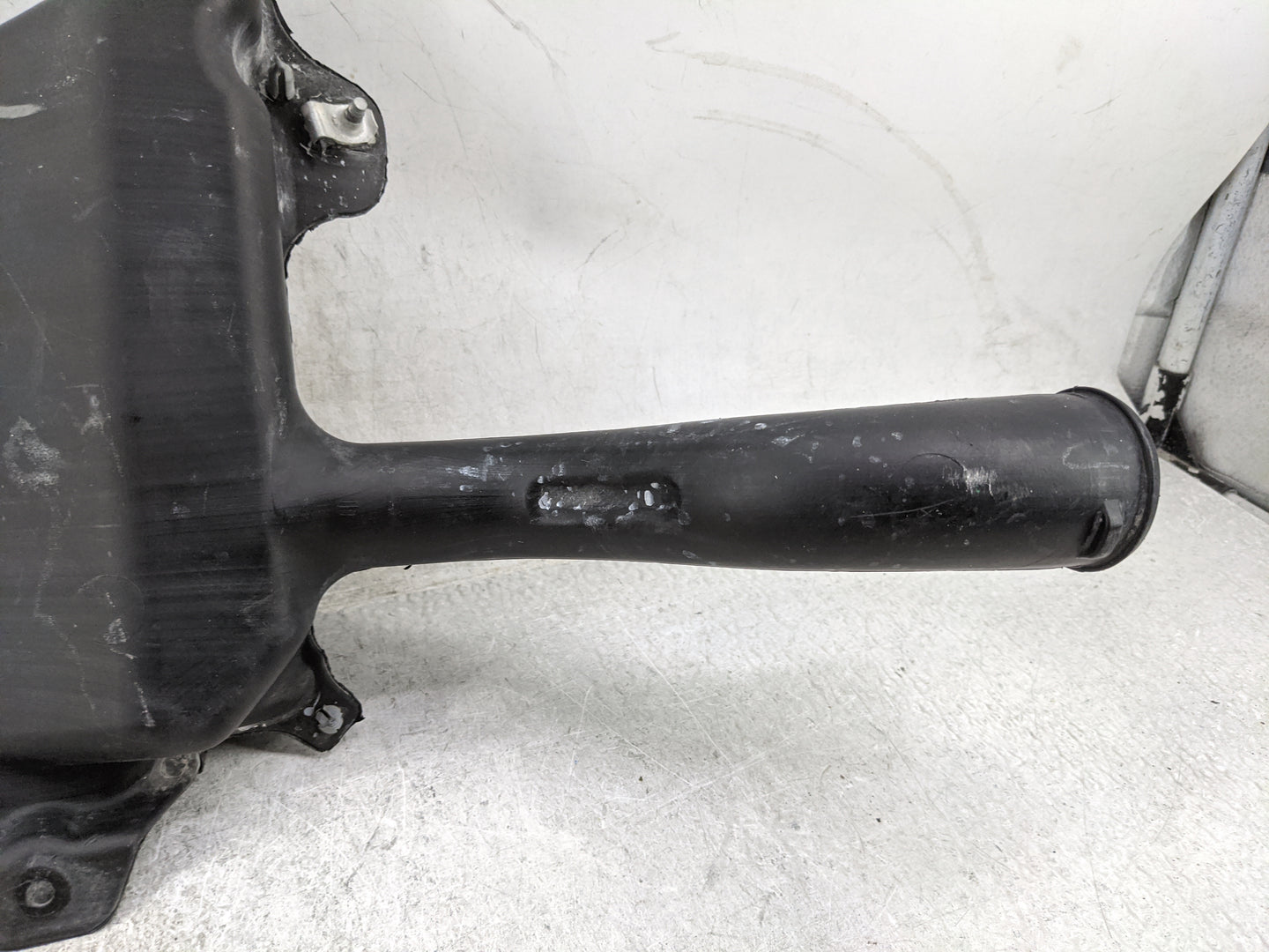 2013-2016 Dodge Dart Windshield Washer Fluid Reservoir Bottle Oem 1477237 - Oemusedautoparts1.com
