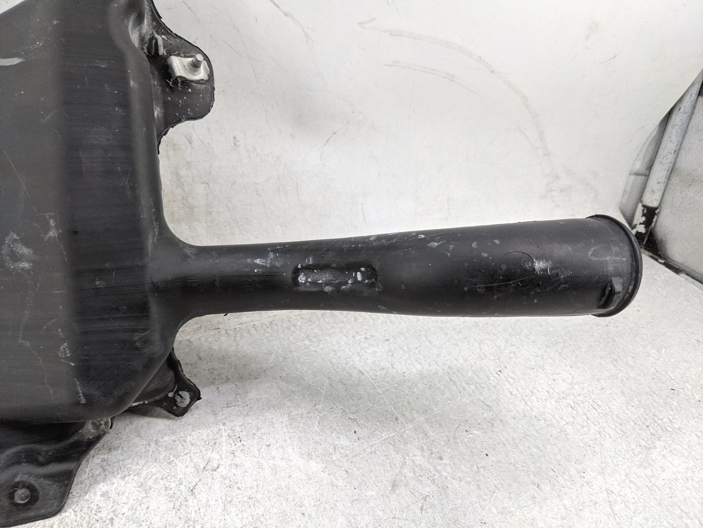2013-2016 Dodge Dart Windshield Washer Fluid Reservoir Bottle Oem 1477237 - Oemusedautoparts1.com
