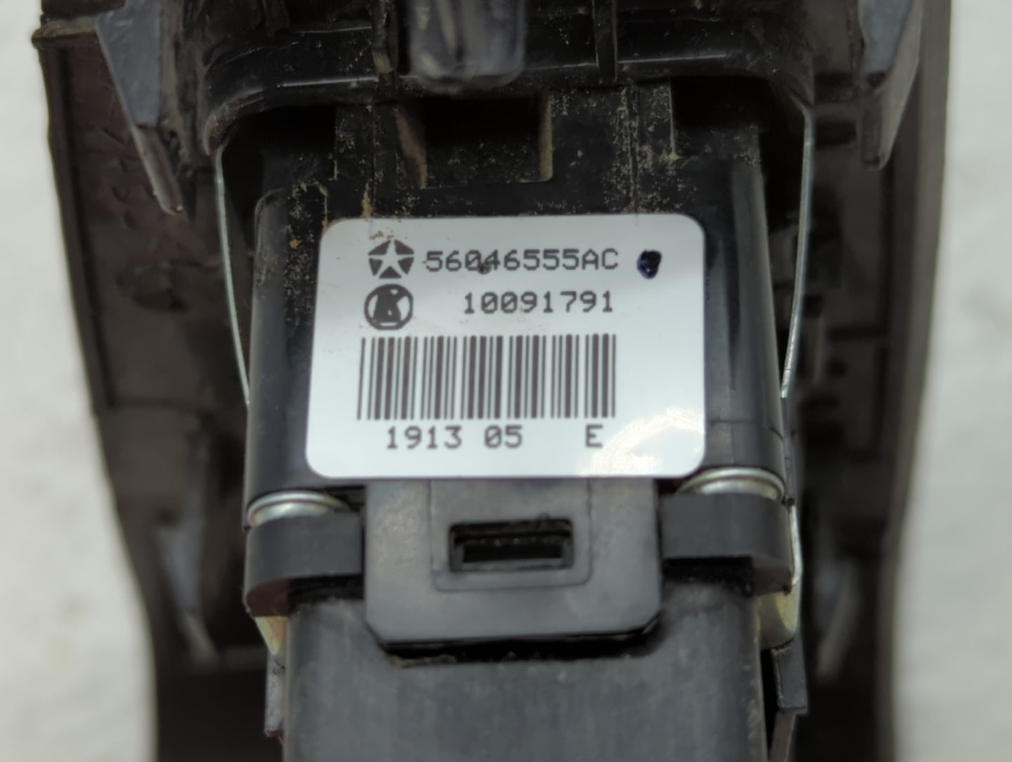 2013 Dodge Dart Passenger Right Rear Power Window Switch 56046555ac - Oemusedautoparts1.com