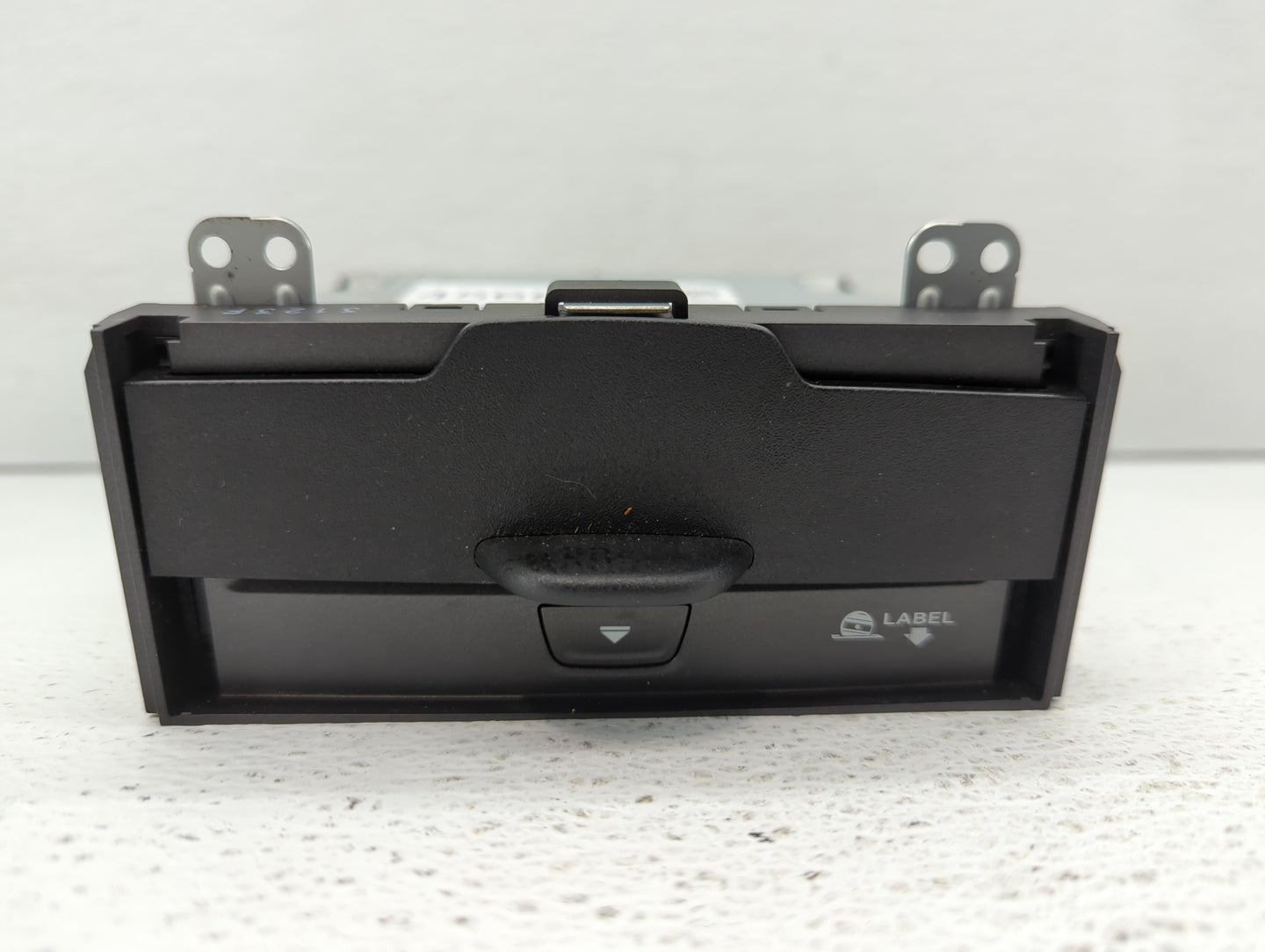 2013-2016 Dodge Dart Am Fm Cd Player Radio Receiver - Oemusedautoparts1.com