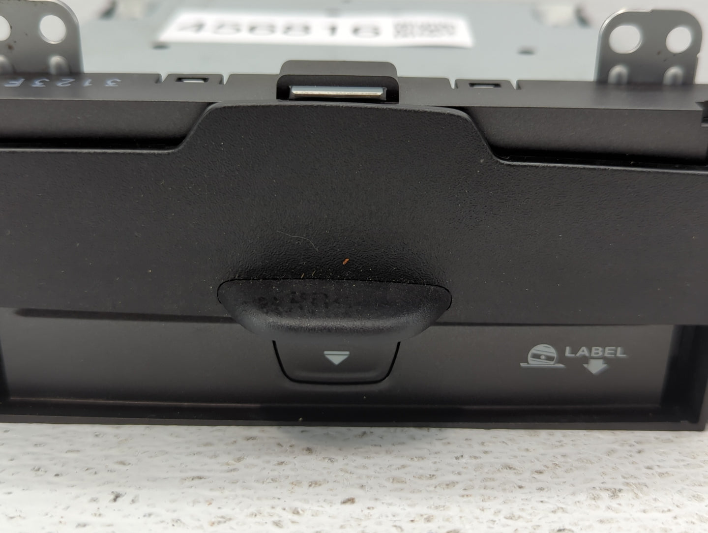 2013-2016 Dodge Dart Am Fm Cd Player Radio Receiver - Oemusedautoparts1.com