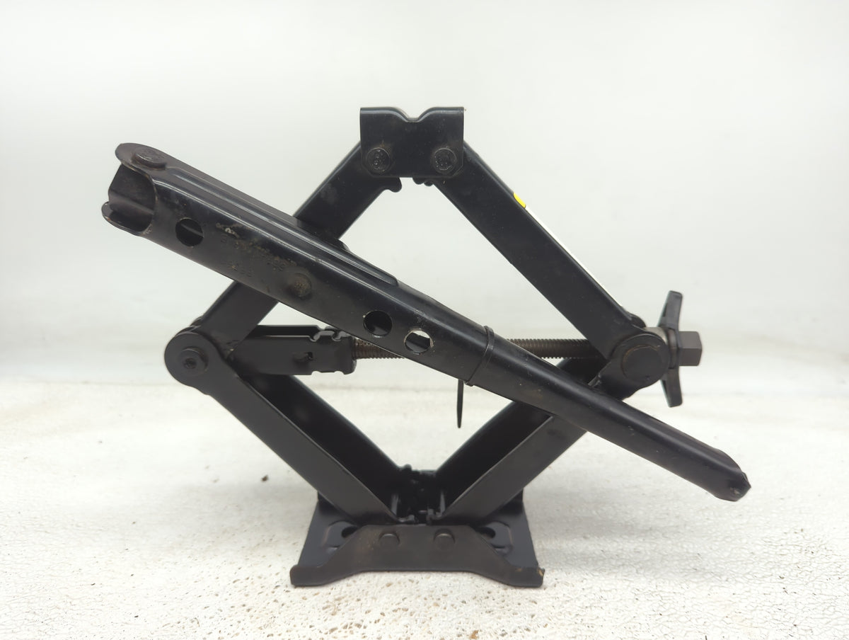 2013 Dodge Dart Spare Scissor Car Jack 941584 - Oemusedautoparts1.com