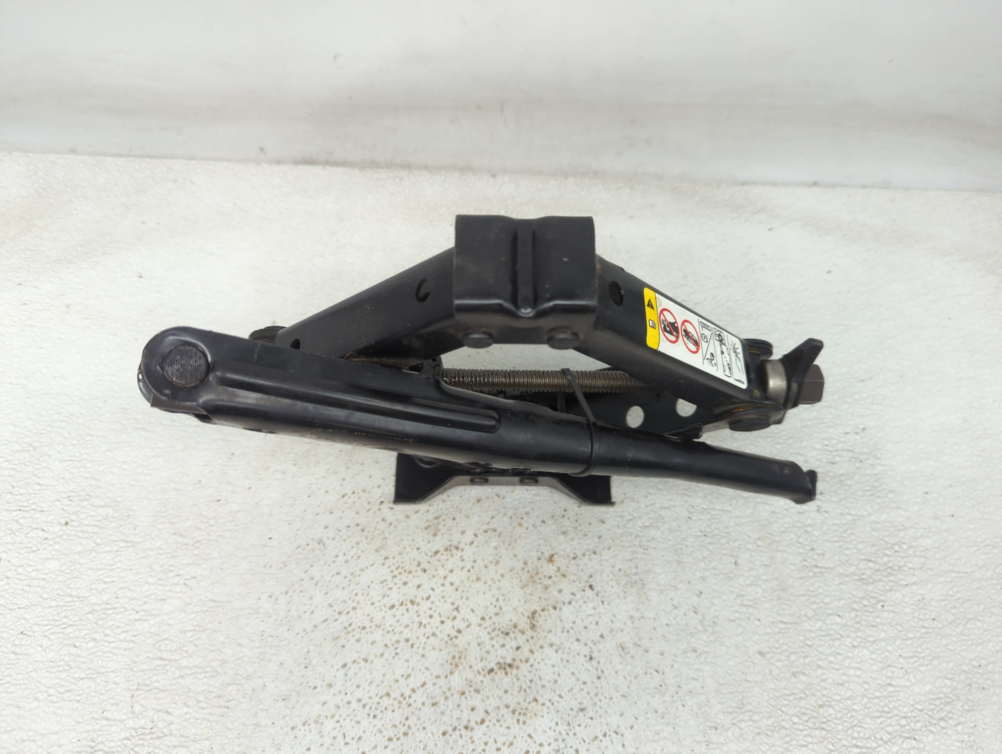 2013 Dodge Dart Spare Scissor Car Jack 941584 - Oemusedautoparts1.com