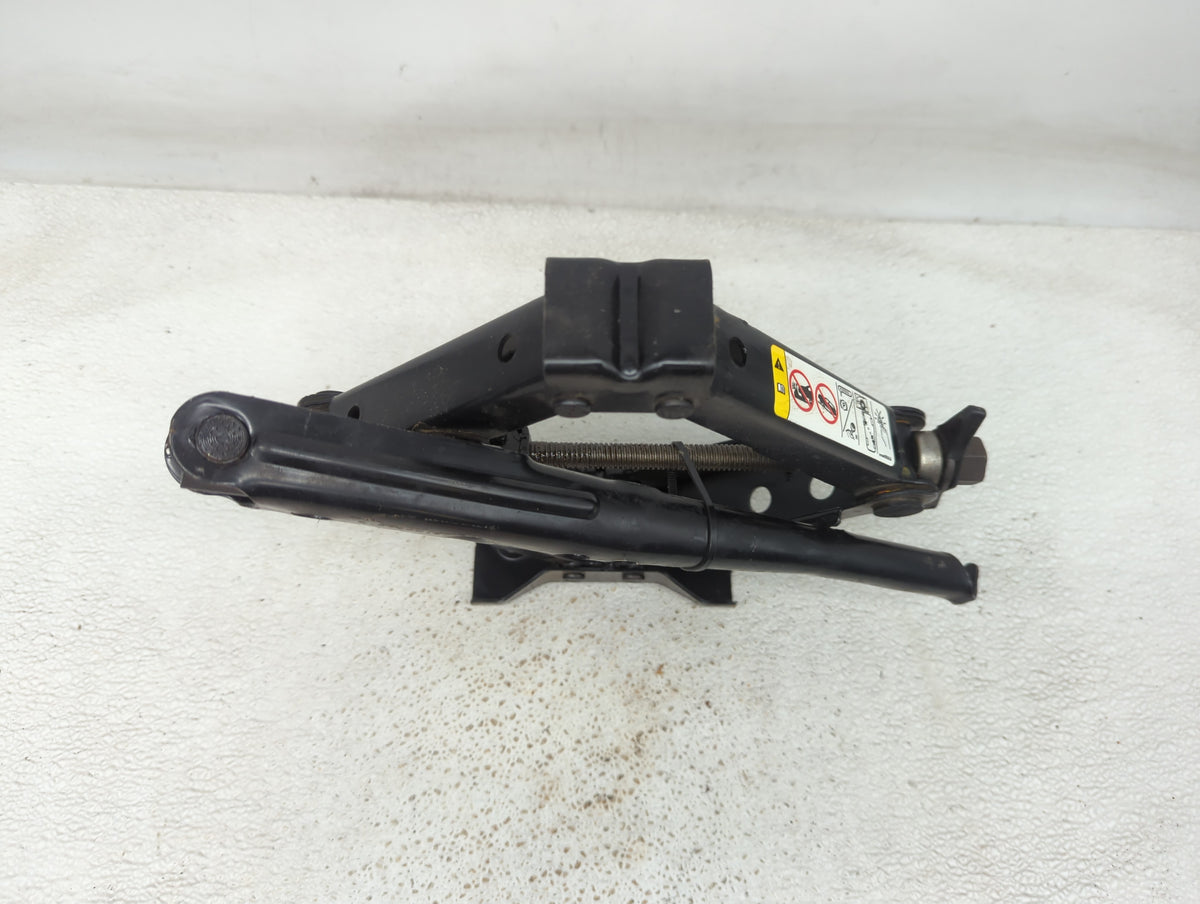 2013 Dodge Dart Spare Scissor Car Jack 941584 - Oemusedautoparts1.com