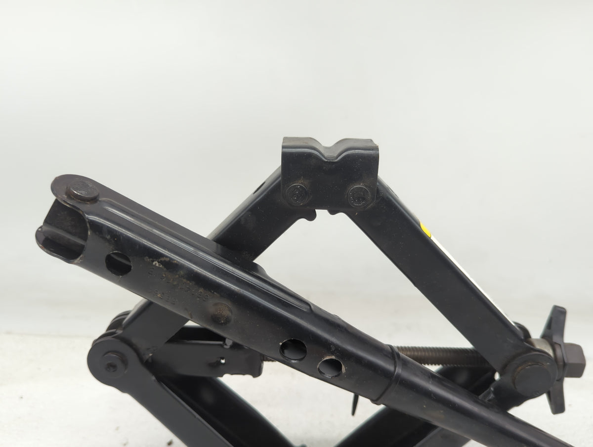 2013 Dodge Dart Spare Scissor Car Jack 941584 - Oemusedautoparts1.com