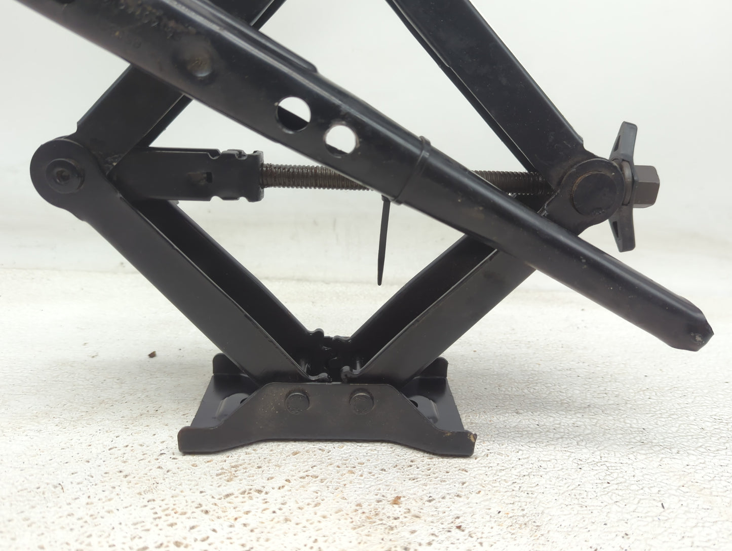 2013 Dodge Dart Spare Scissor Car Jack - Oemusedautoparts1.com