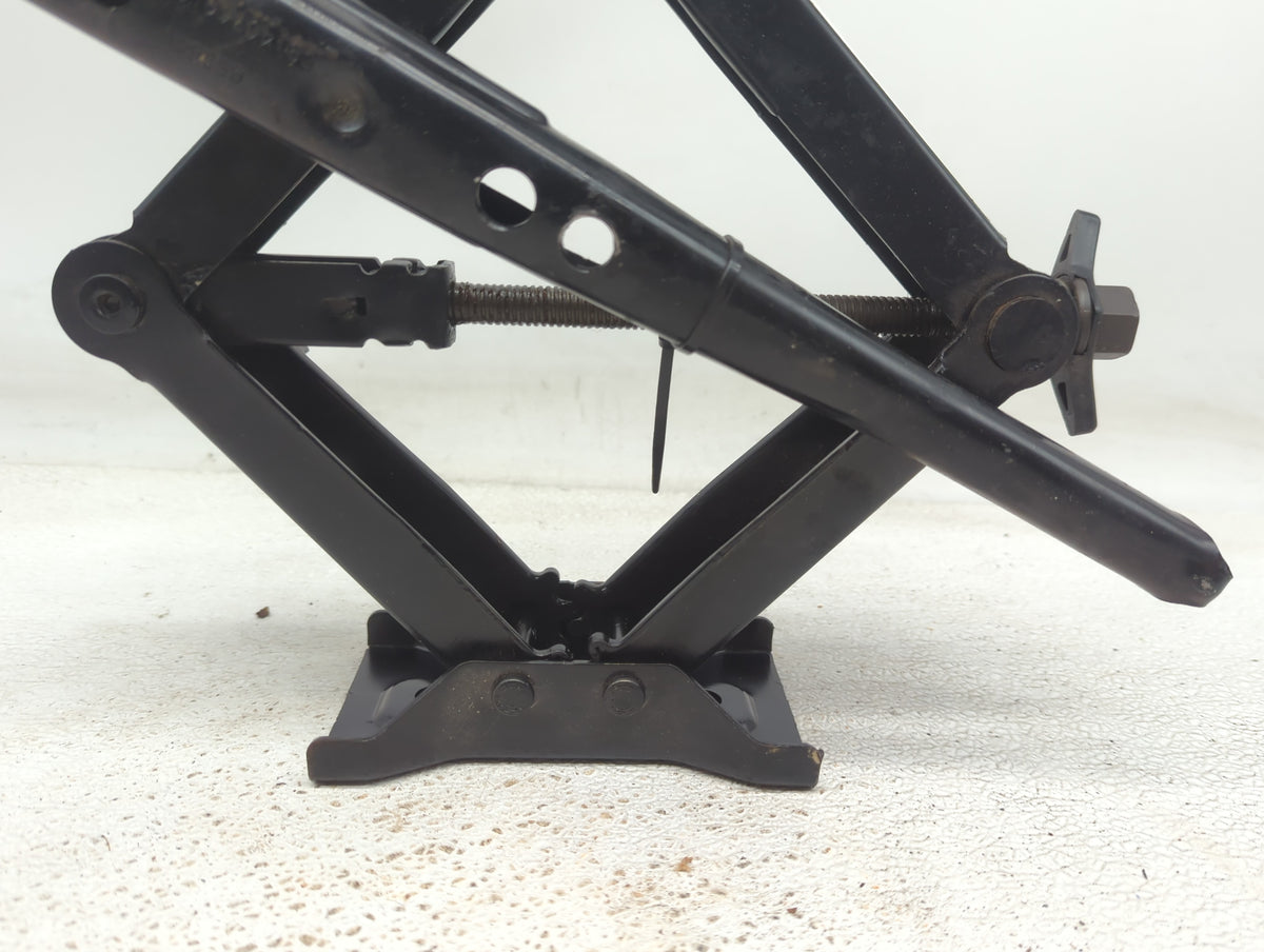 2013 Dodge Dart Spare Scissor Car Jack 941584 - Oemusedautoparts1.com
