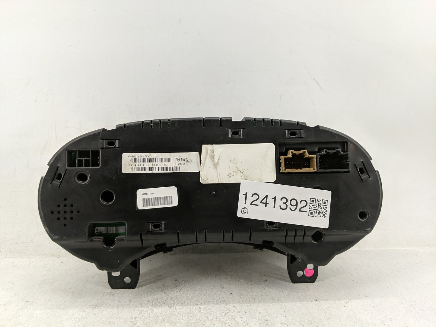 2013 Dodge Durango Instrument Cluster Speedometer Gauges P/N:P05091761AA Fits OEM Used Auto Parts - Oemusedautoparts1.com