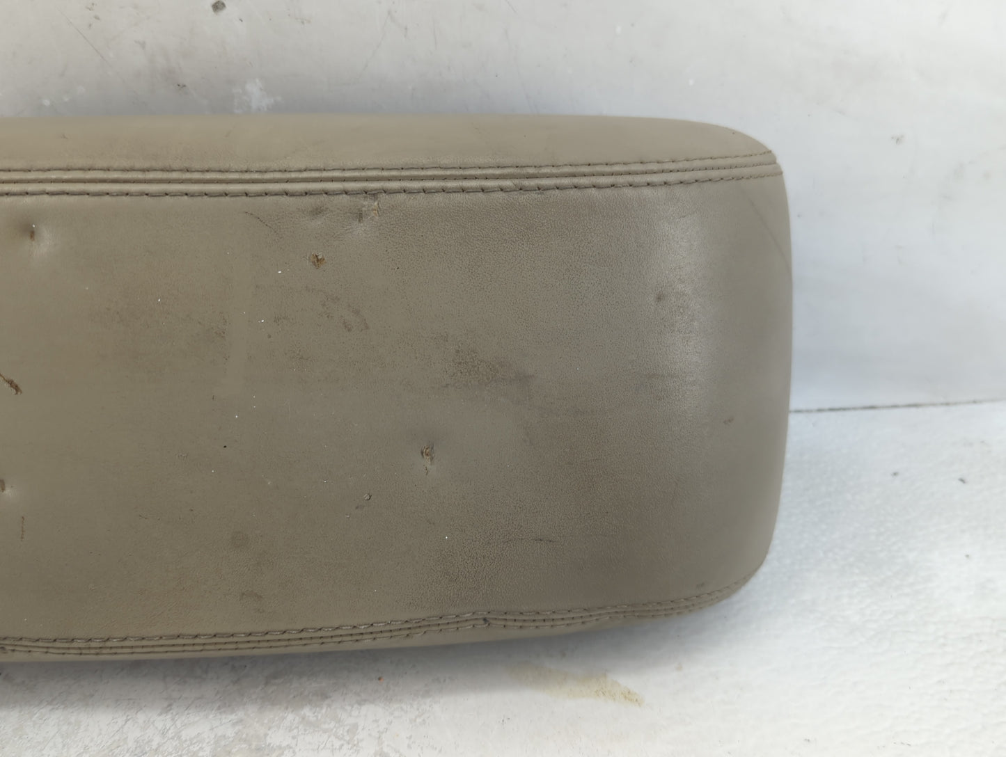 2013 Dodge Durango Center Console Armrest Cover Lid P/N:X85003904BA Fits OEM Used Auto Parts - Oemusedautoparts1.com