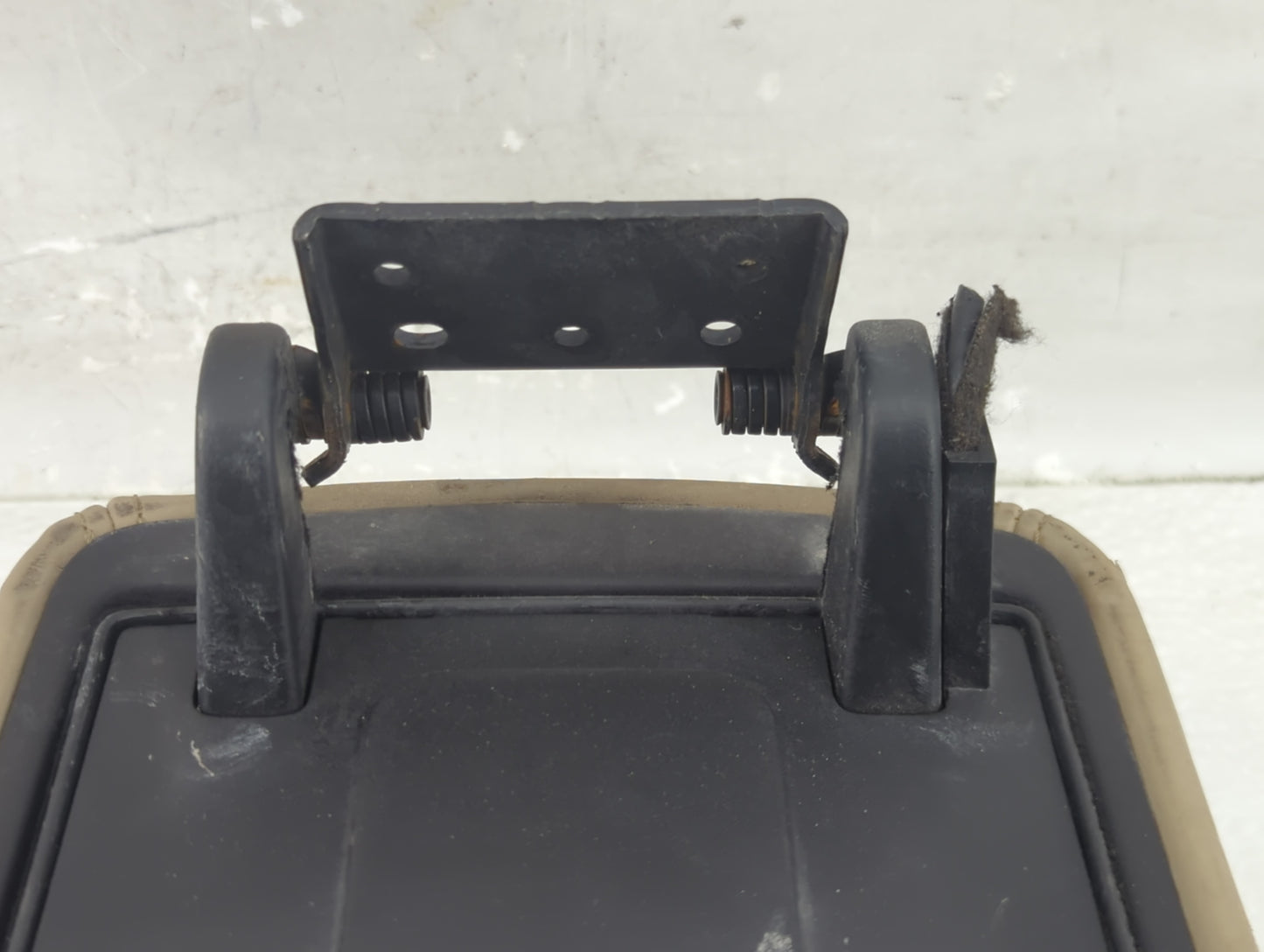 2013 Dodge Durango Center Console Armrest Cover Lid P/N:X85003904BA Fits OEM Used Auto Parts - Oemusedautoparts1.com