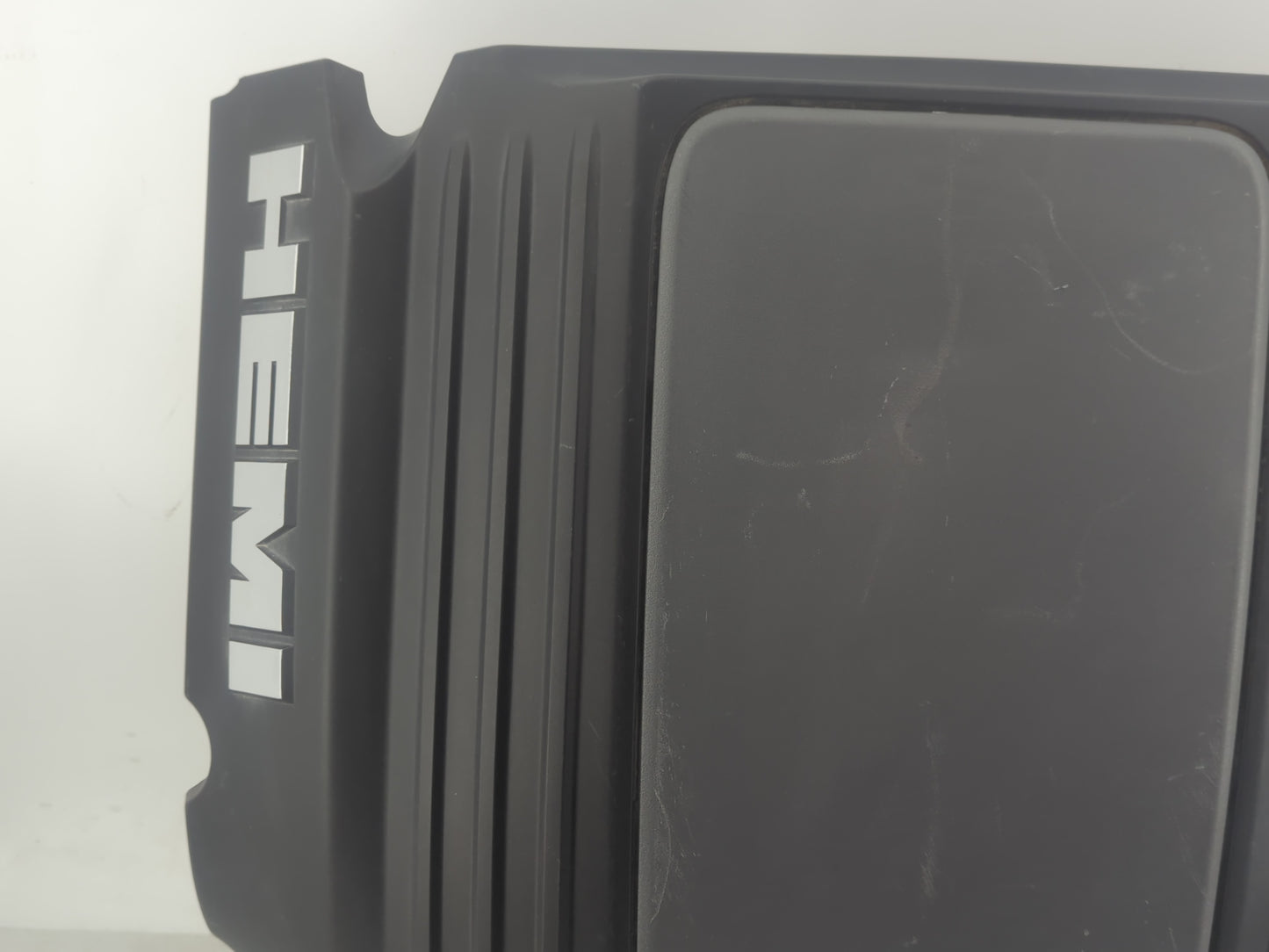 2013 Dodge Durango Engine Cover - Oemusedautoparts1.com