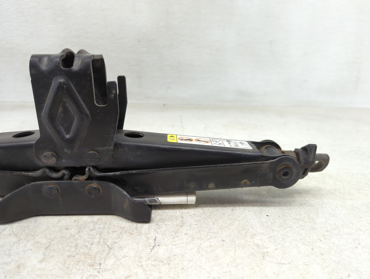 2013 Dodge Durango Spare Scissor Car Jack - Oemusedautoparts1.com