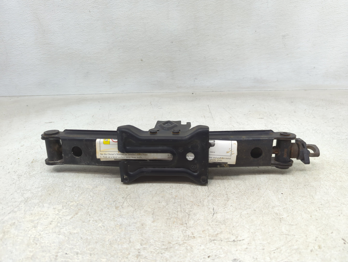 2013 Dodge Durango Spare Scissor Car Jack - Oemusedautoparts1.com