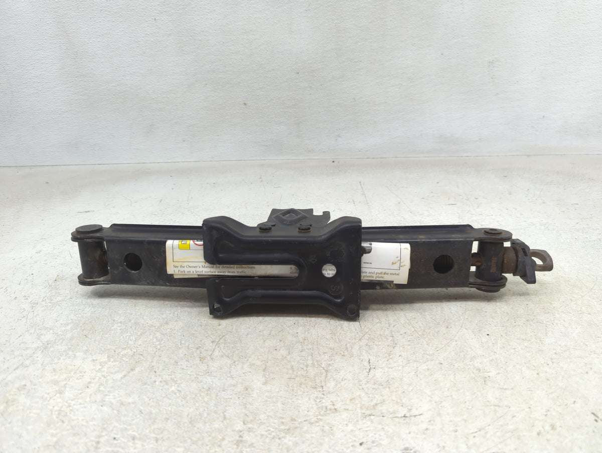 2013 Dodge Durango Spare Scissor Car Jack - Oemusedautoparts1.com