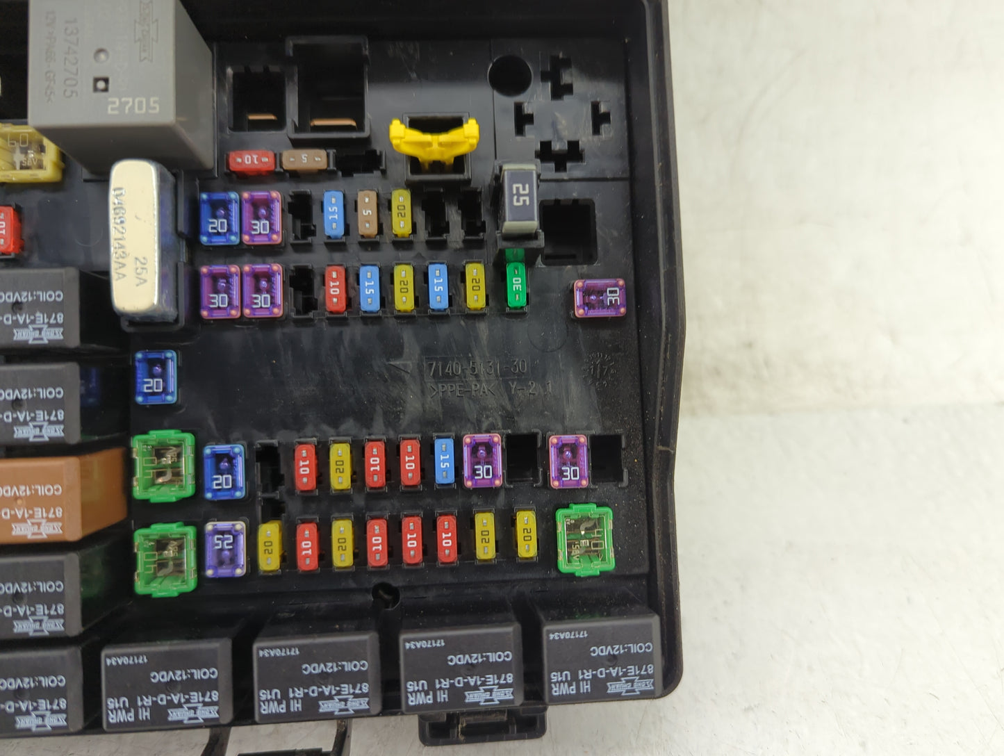 2013-2013 Dodge Durango Chassis Control Module Ccm Bcm Body Control - Oemusedautoparts1.com