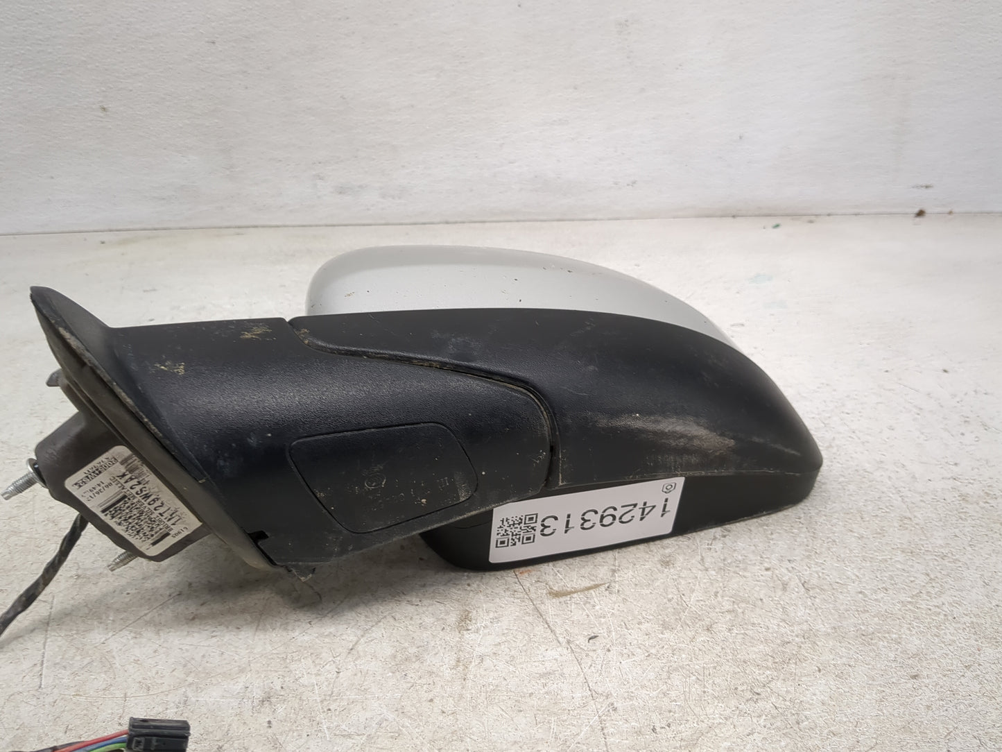 2013 Dodge Durango Driver Side View Mirror - Left Door Mirror OEM Used - Oemusedautoparts1.com