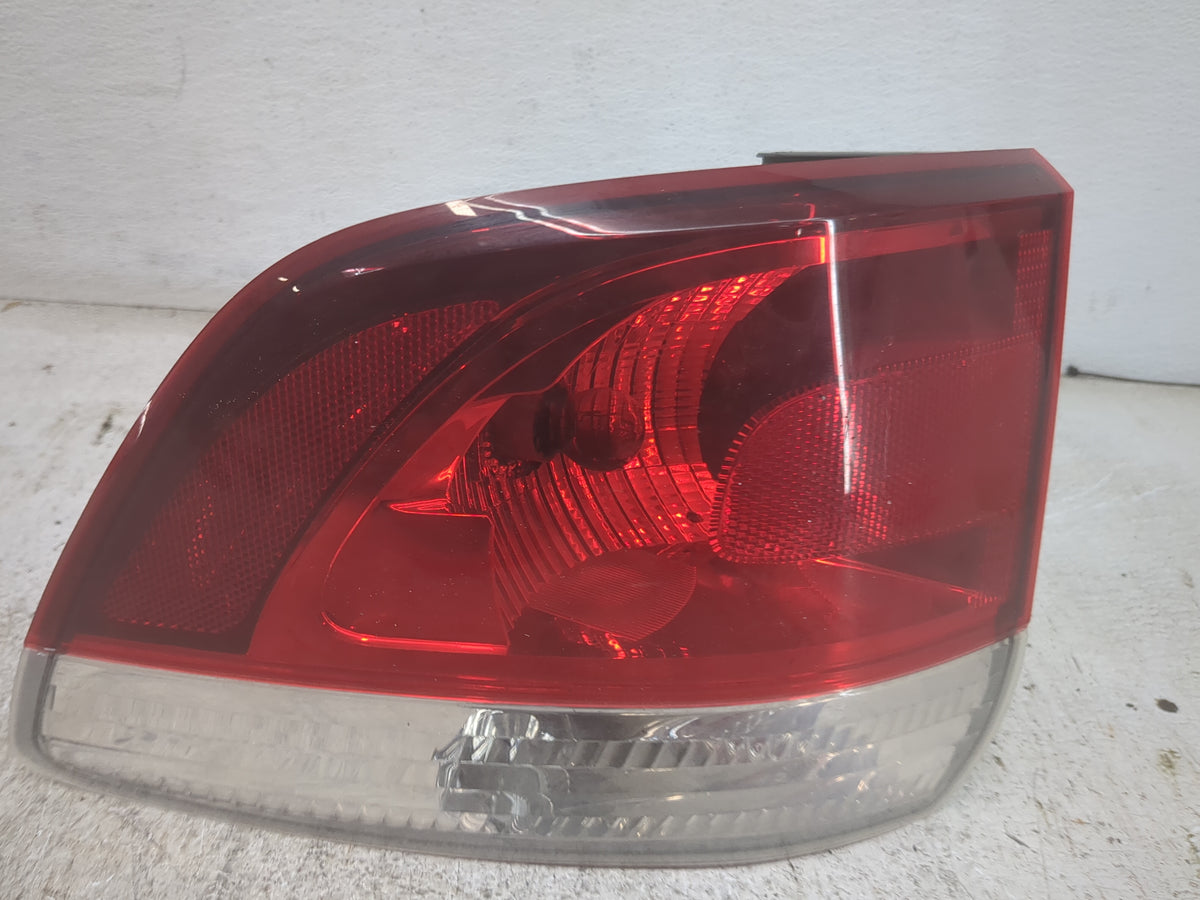 2011-2013 Dodge Durango Passenger Right Side Deck Lid Mounted Tail Light - Oemusedautoparts1.com