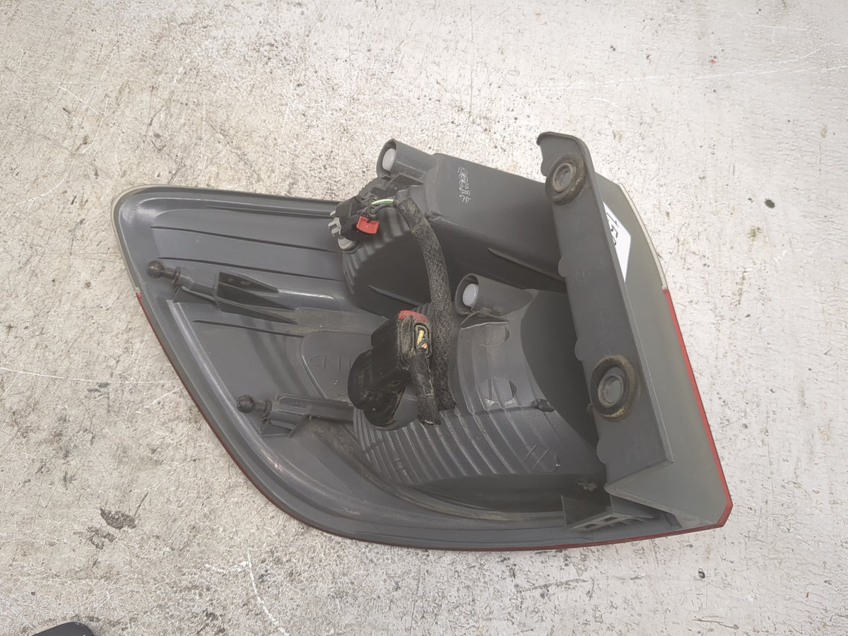 2011-2013 Dodge Durango Passenger Right Side Deck Lid Mounted Tail Light - Oemusedautoparts1.com