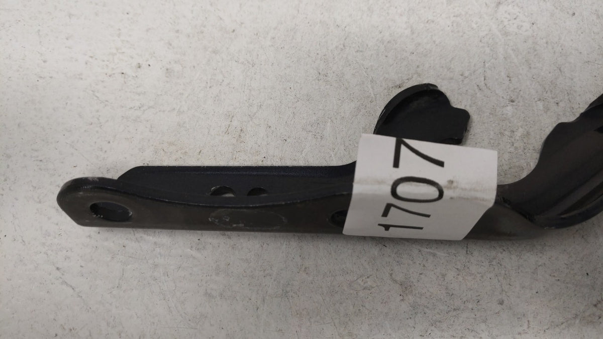 2013 Dodge Durango Driver Hood Hinge - Oemusedautoparts1.com