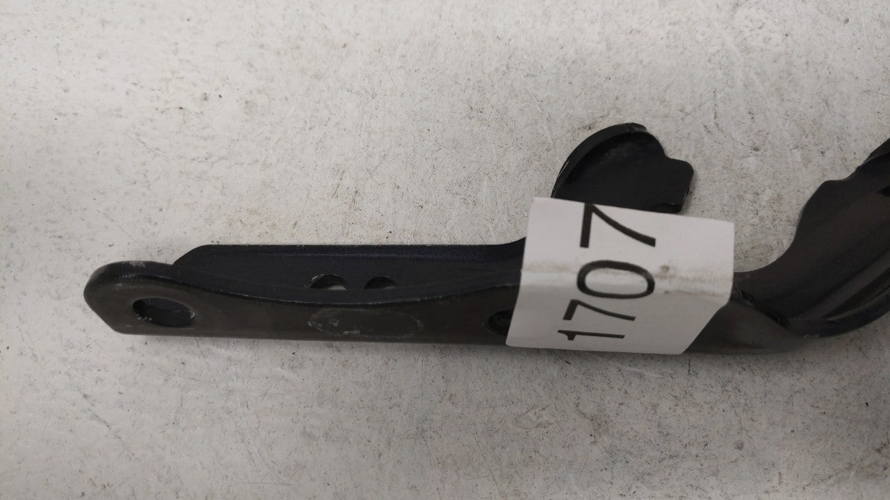 2013 Dodge Durango Driver Hood Hinge - Oemusedautoparts1.com