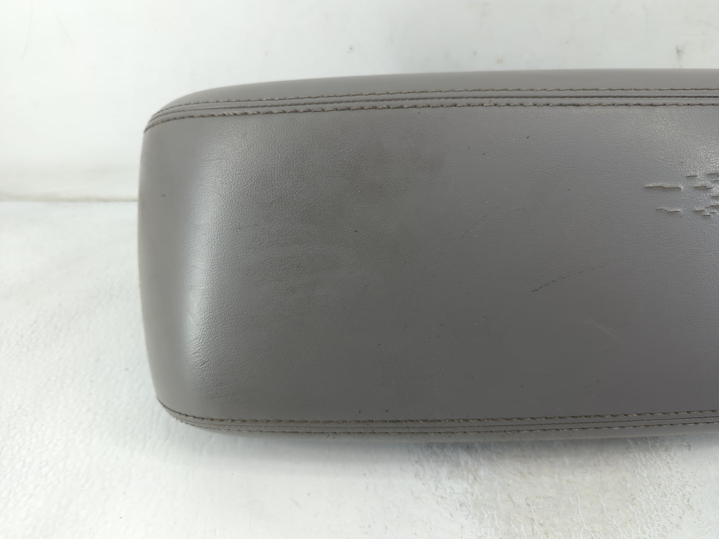 2013 Dodge Durango Center Console Armrest Cover Lid P/N:2-2889 Fits OEM Used Auto Parts - Oemusedautoparts1.com