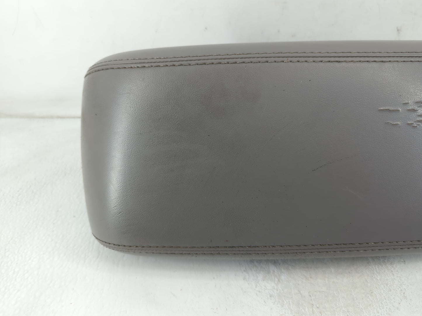 2013 Dodge Durango Center Console Armrest Cover Lid P/N:2-2889 Fits OEM Used Auto Parts - Oemusedautoparts1.com