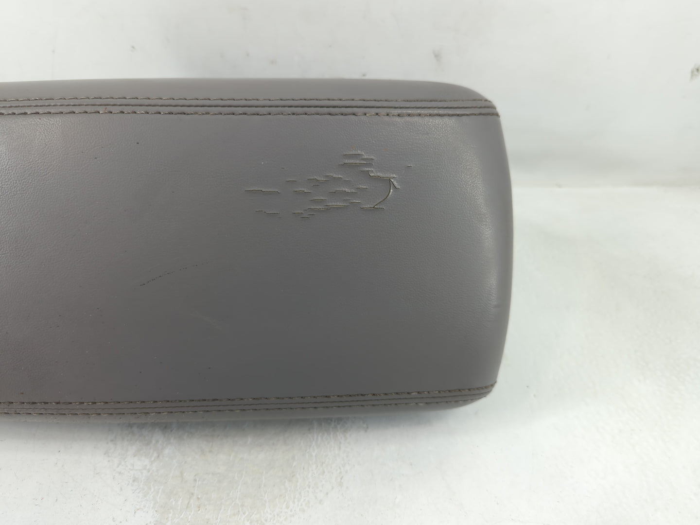 2013 Dodge Durango Center Console Armrest Cover Lid P/N:2-2889 Fits OEM Used Auto Parts - Oemusedautoparts1.com