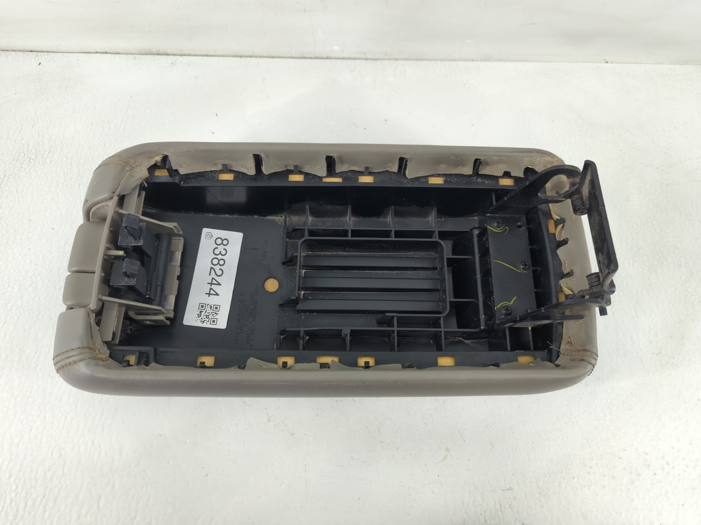 2013 Dodge Durango Center Console Armrest Cover Lid P/N:2-2889 Fits OEM Used Auto Parts - Oemusedautoparts1.com
