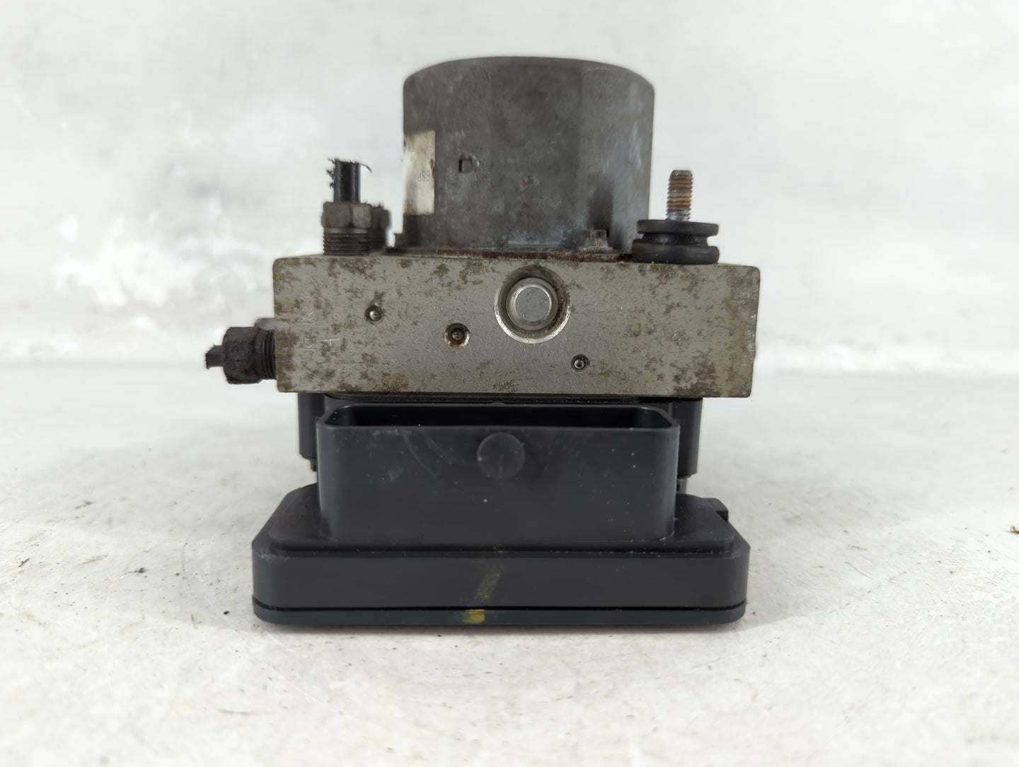 2013 Dodge Grand Caravan ABS Pump Control Module Replacement P/N:P68183803AA Fits OEM Used Auto Parts - Oemusedautoparts1.co