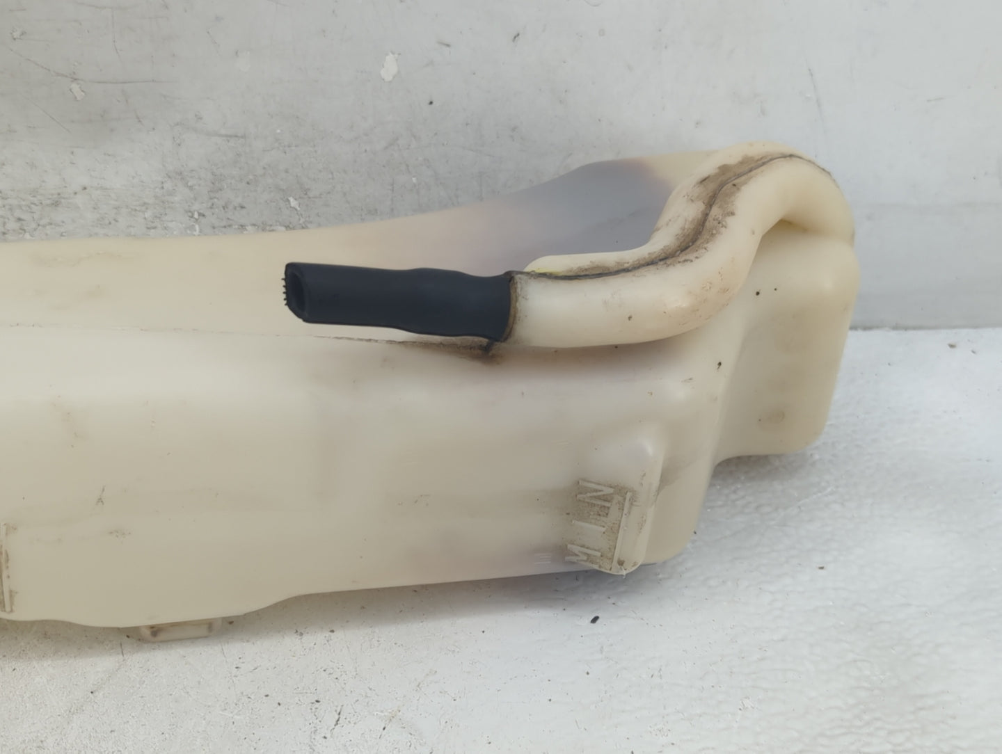 2008 Dodge Grand Caravan Radiator Coolant Overflow Expansion Tank Bottle - Oemusedautoparts1.com