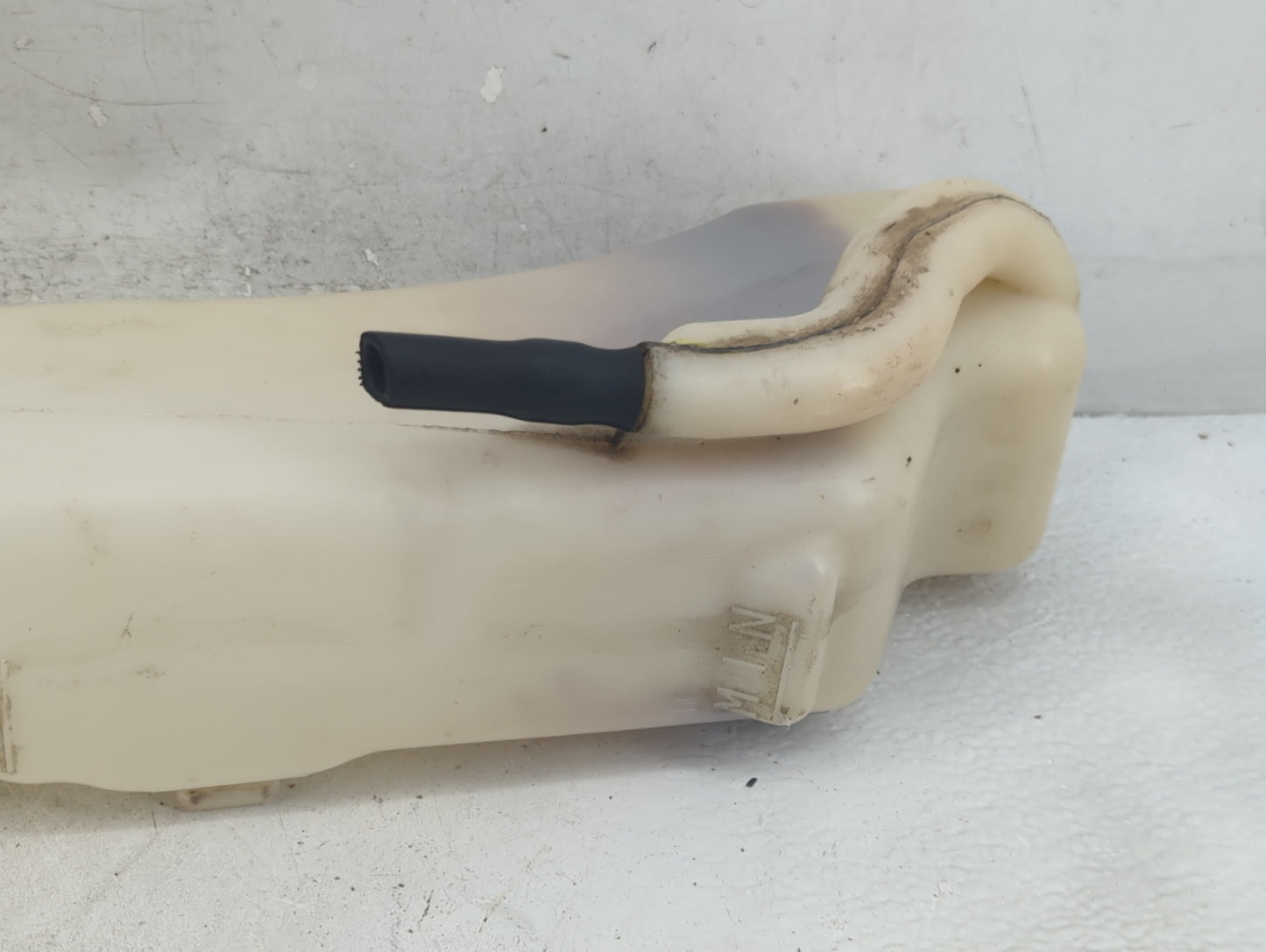 2008 Dodge Grand Caravan Radiator Coolant Overflow Expansion Tank Bottle - Oemusedautoparts1.com