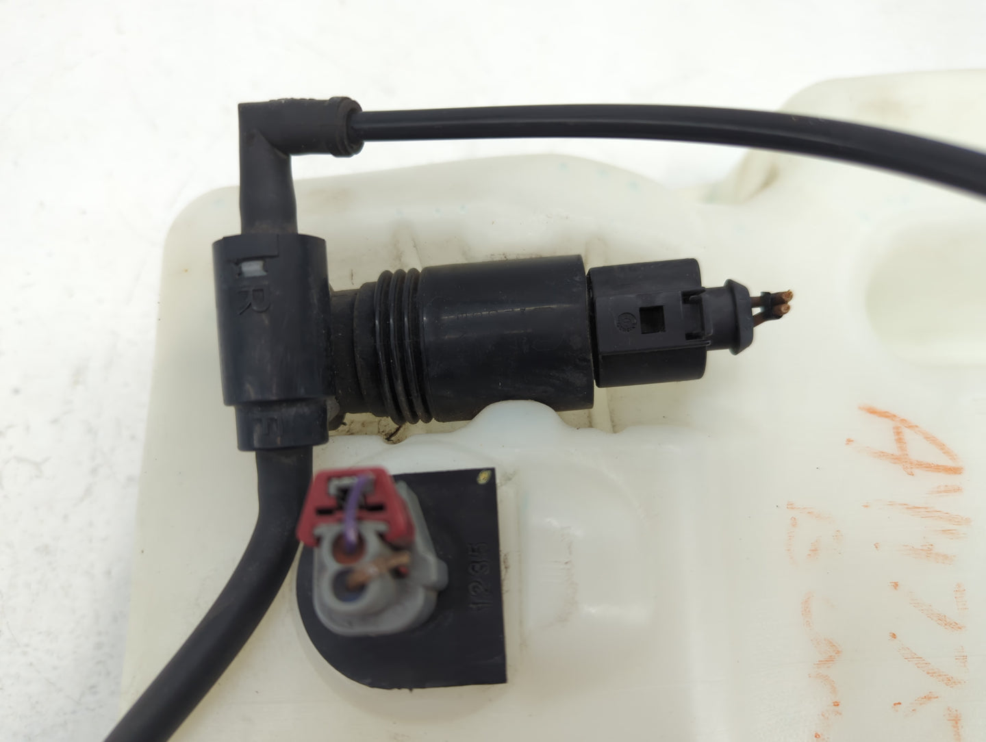 2011 Dodge Grand Caravan Windshield Washer Fluid Reservoir Bottle Oem - Oemusedautoparts1.com