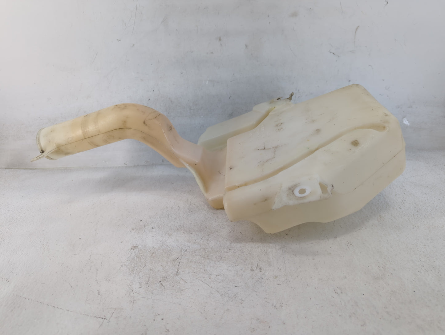 2011 Dodge Grand Caravan Windshield Washer Fluid Reservoir Bottle Oem - Oemusedautoparts1.com