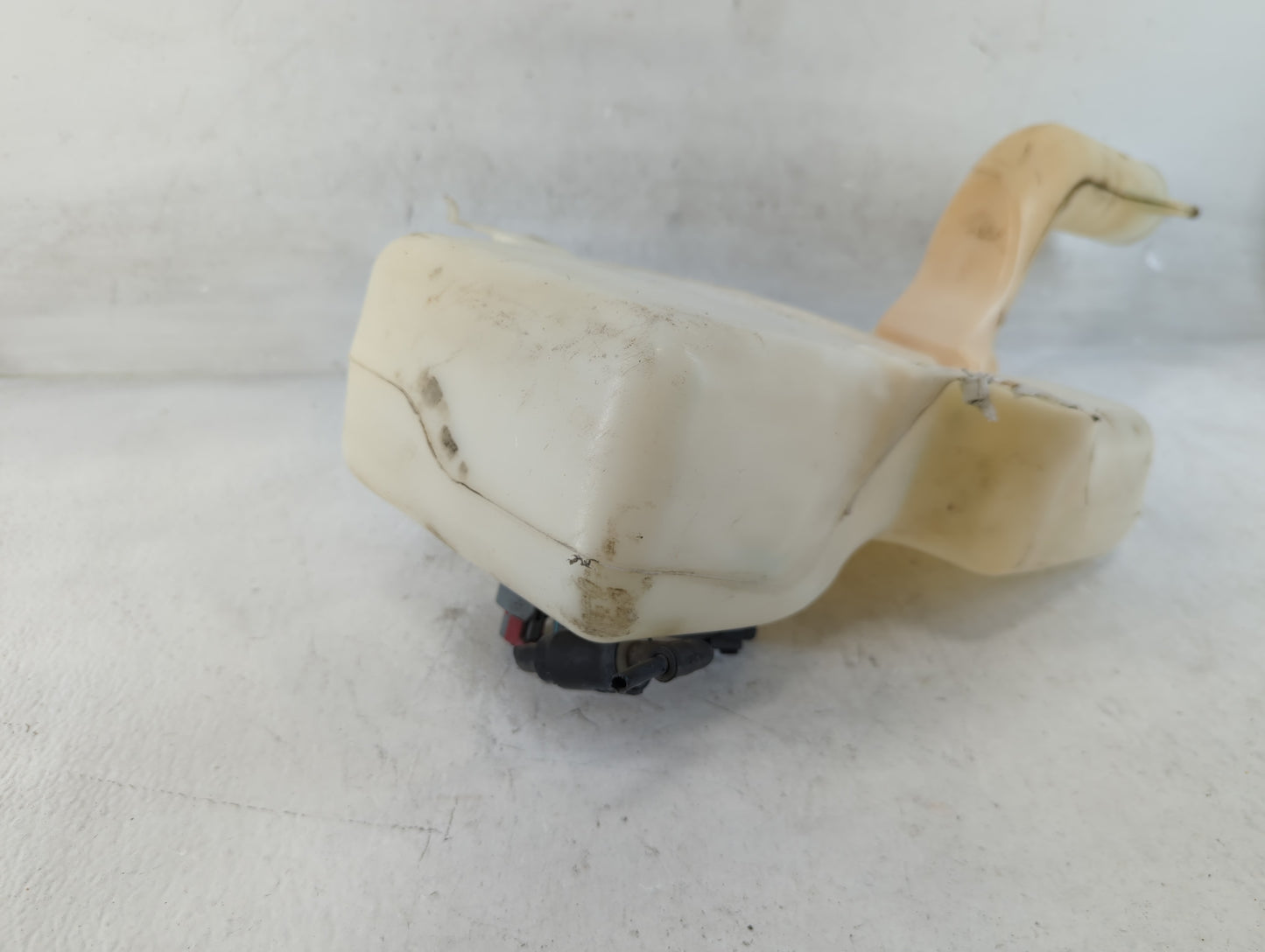 2011 Dodge Grand Caravan Windshield Washer Fluid Reservoir Bottle Oem - Oemusedautoparts1.com
