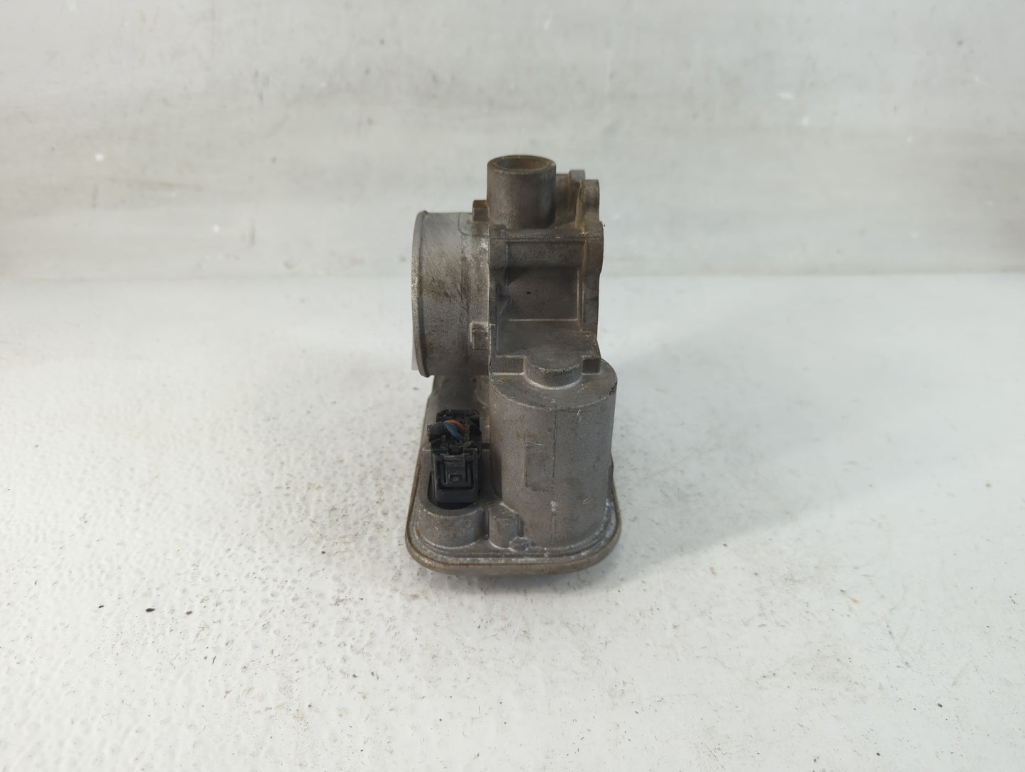 2009-2018 Dodge Journey Throttle Body Fits Fits 2007 2008 2009 2010 2011 2012 2013 2014 2015 2016 2017 2018 OEM Used Auto Pa