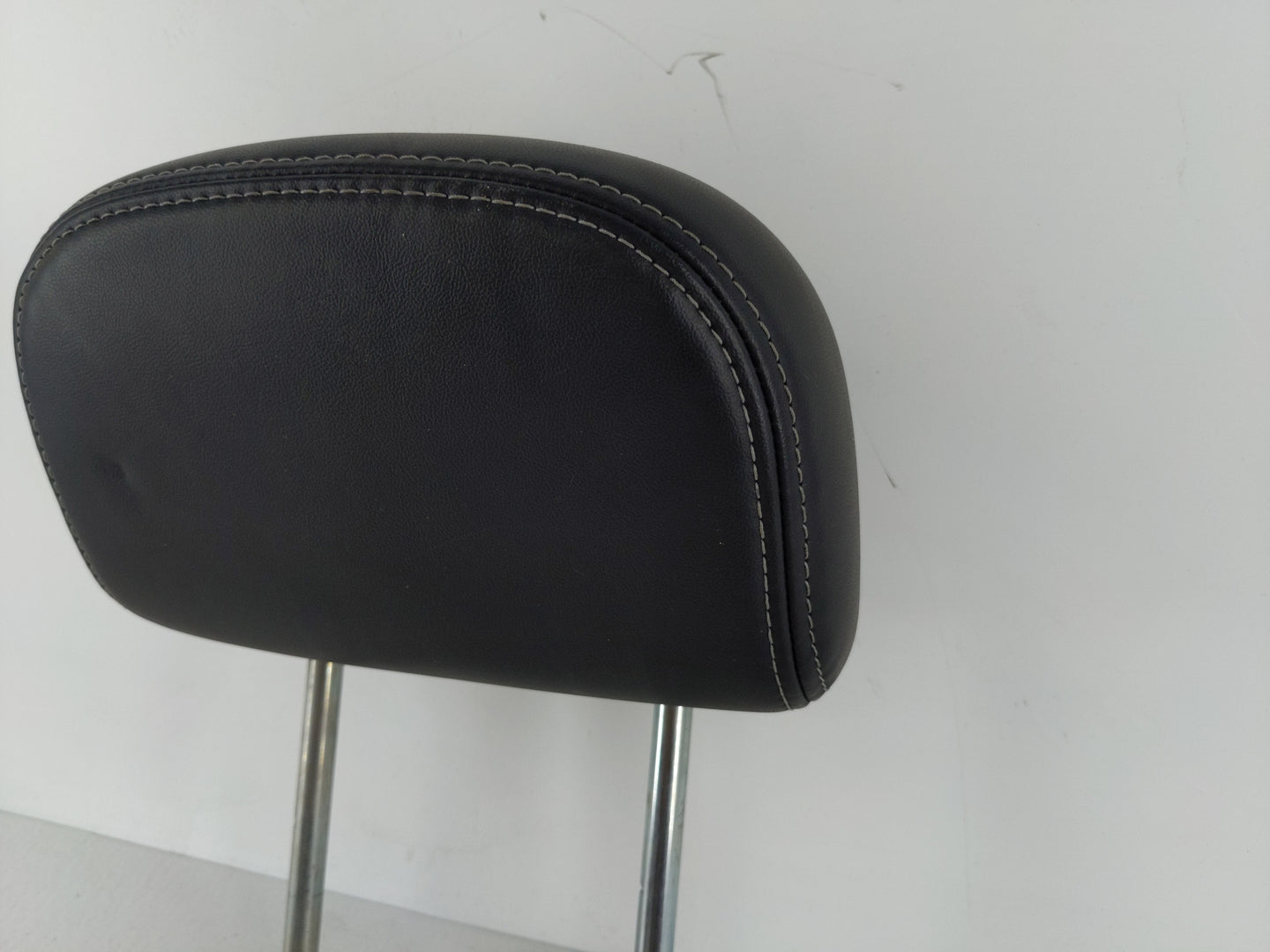 2011-2017 Dodge Journey Headrest Head Rest Rear Center Seat Fits Fits 2011 2012 2013 2014 2015 2016 2017 OEM Used Auto Parts