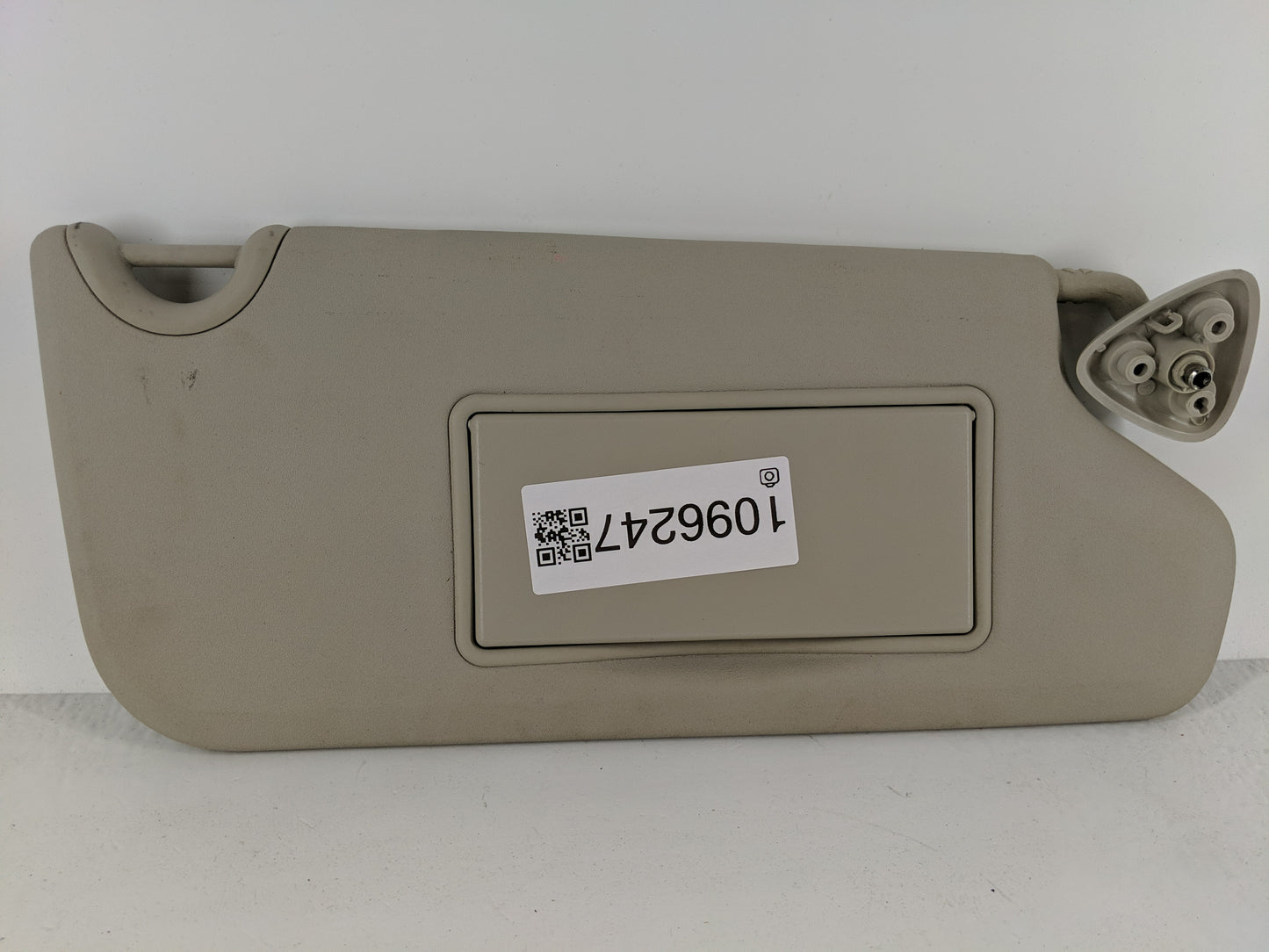 2013 Dodge Journey Sun Visor Shade Replacement Passenger Right Mirror Fits OEM Used Auto Parts - Oemusedautoparts1.com