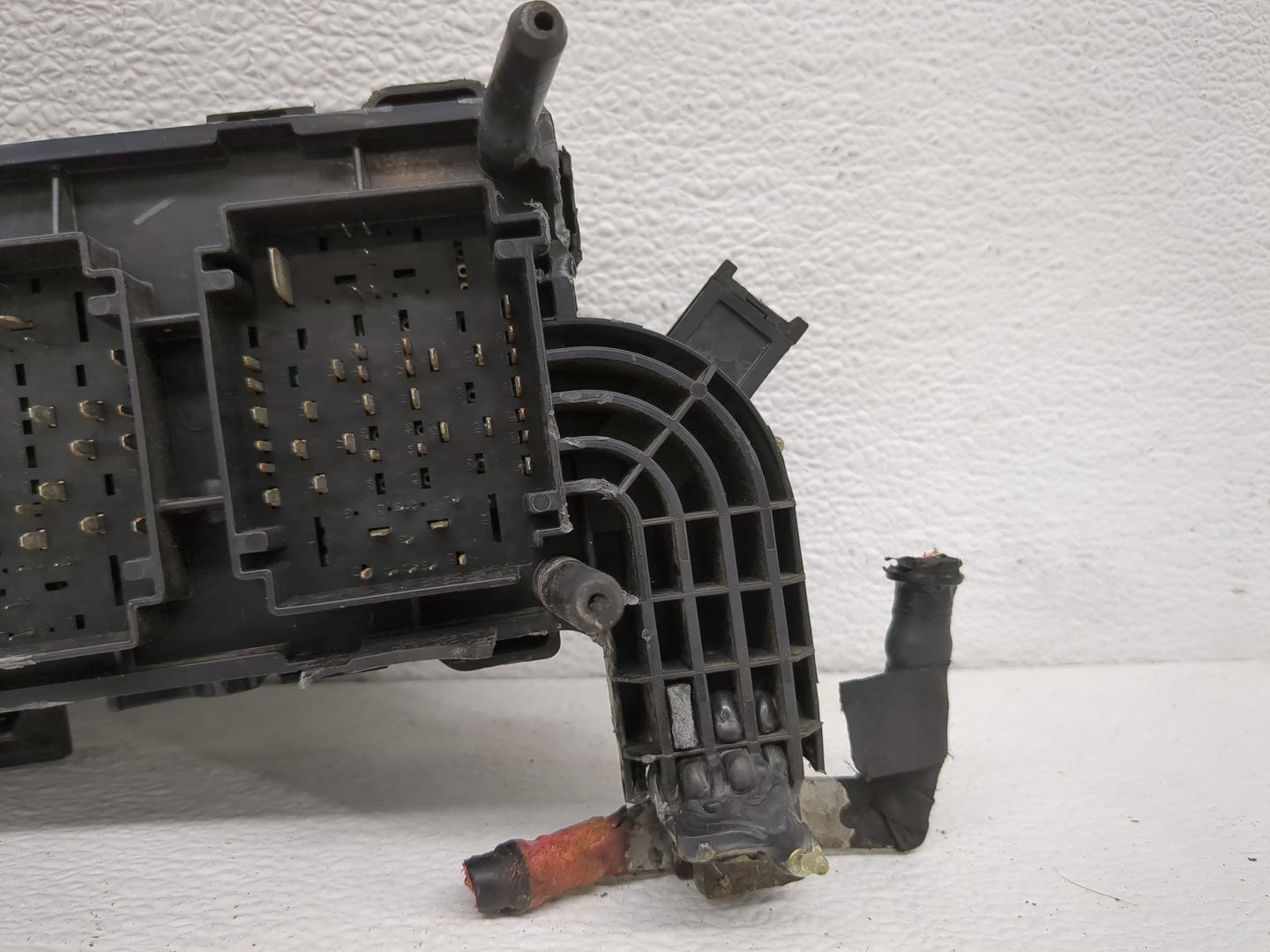 2013 Dodge Journey Fusebox Fuse Box Panel Relay Module P/N:68143317AD 68079356AB Fits OEM Used Auto Parts - Oemusedautoparts