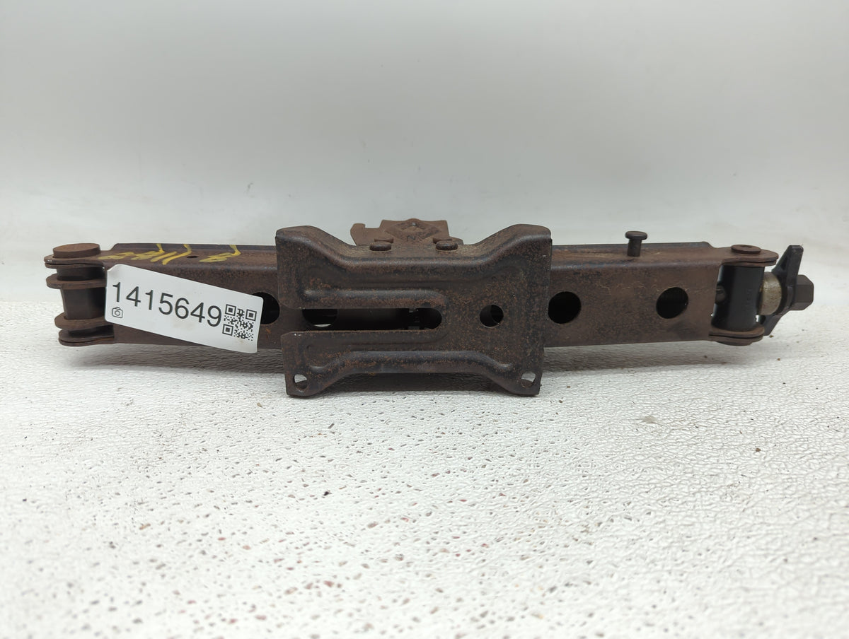 2013 Dodge Journey Spare Scissor Car Jack 1415649 - Oemusedautoparts1.com