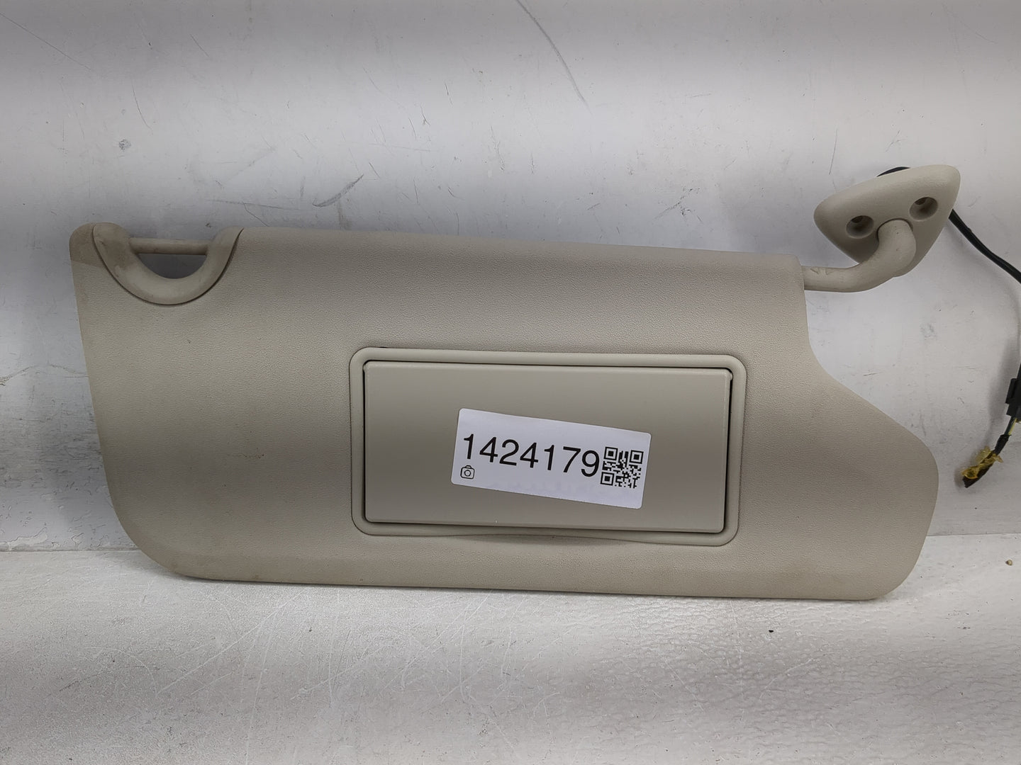 2011-2020 Dodge Journey Sun Visor Shade Replacement Passenger Right Mirror Fits OEM Used Auto Parts - Oemusedautoparts1.com