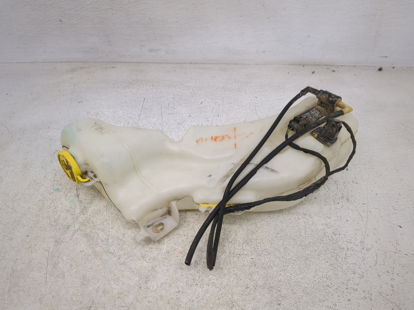 2013 Dodge Journey Windshield Washer Fluid Reservoir Bottle Oem - Oemusedautoparts1.com