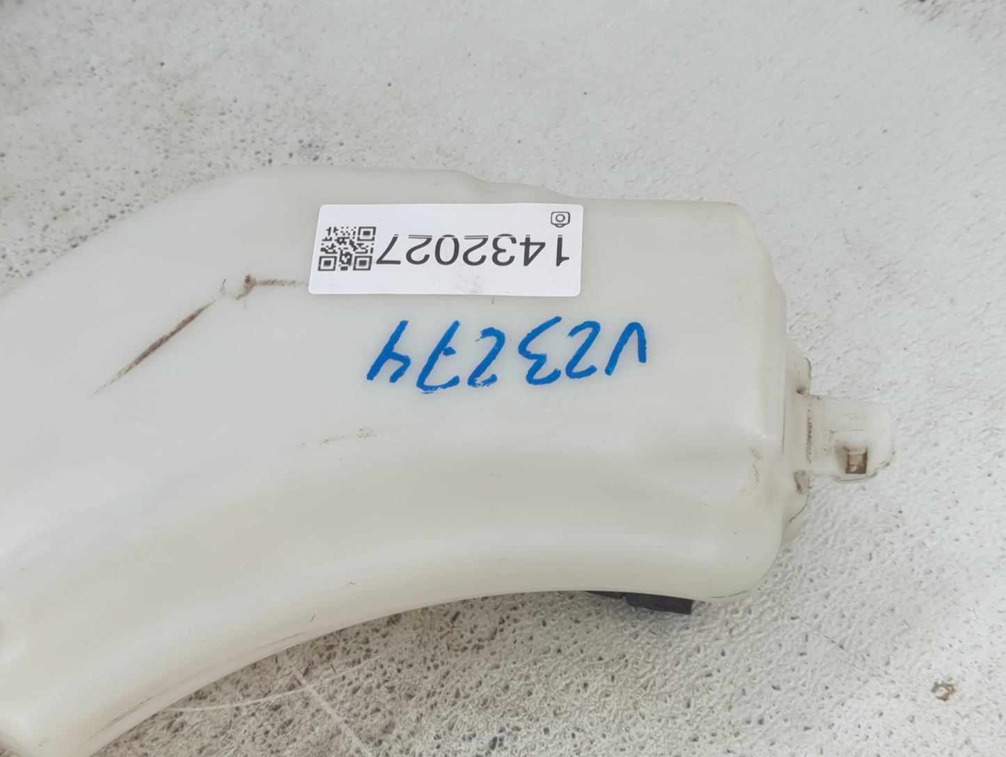 2013 Dodge Journey Windshield Washer Fluid Reservoir Bottle Oem - Oemusedautoparts1.com
