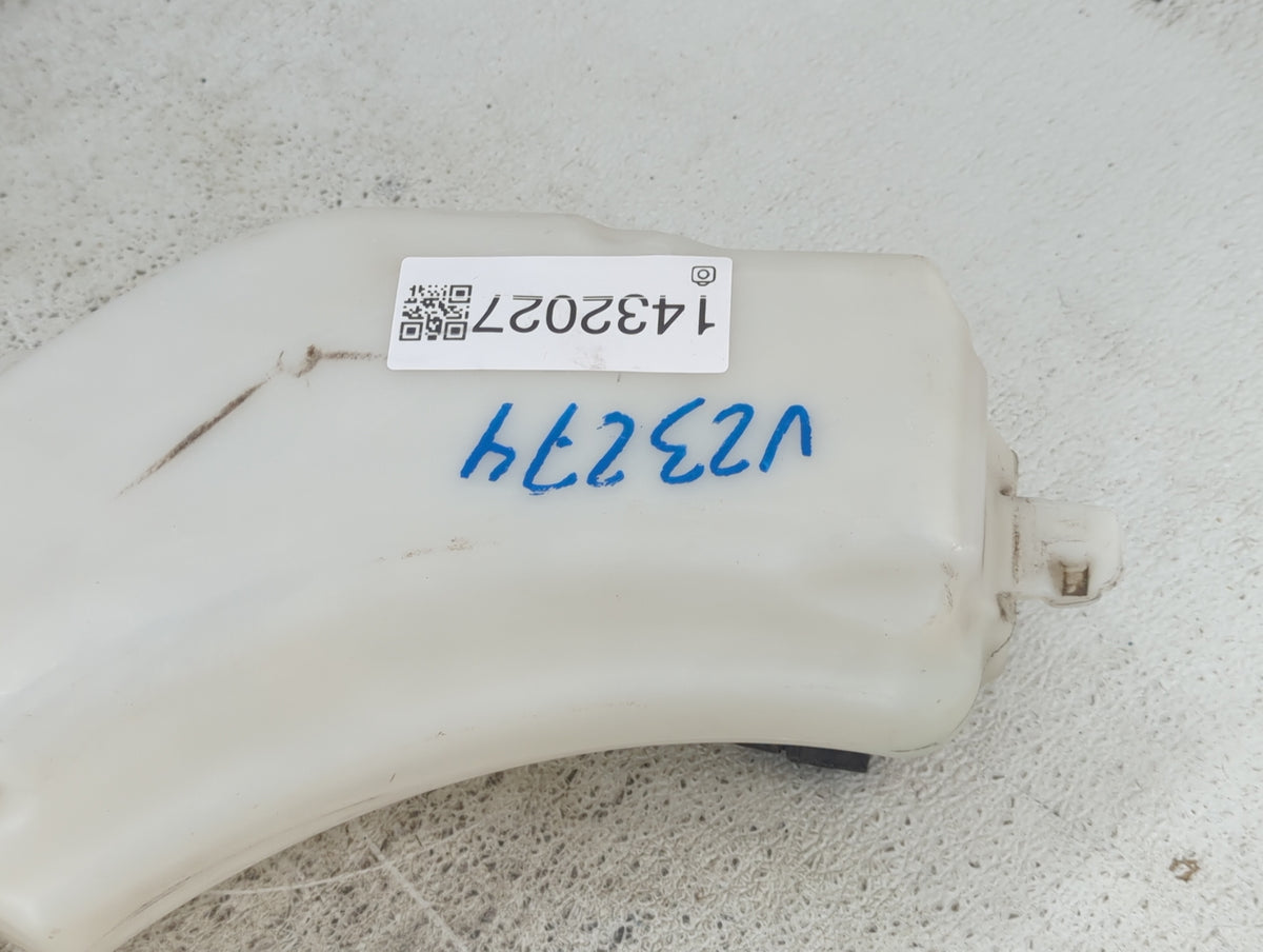 2013 Dodge Journey Windshield Washer Fluid Reservoir Bottle 1432027 - Oemusedautoparts1.com
