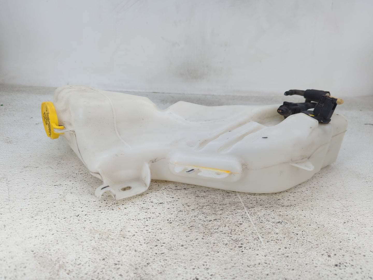 2013 Dodge Journey Windshield Washer Fluid Reservoir Bottle Oem - Oemusedautoparts1.com