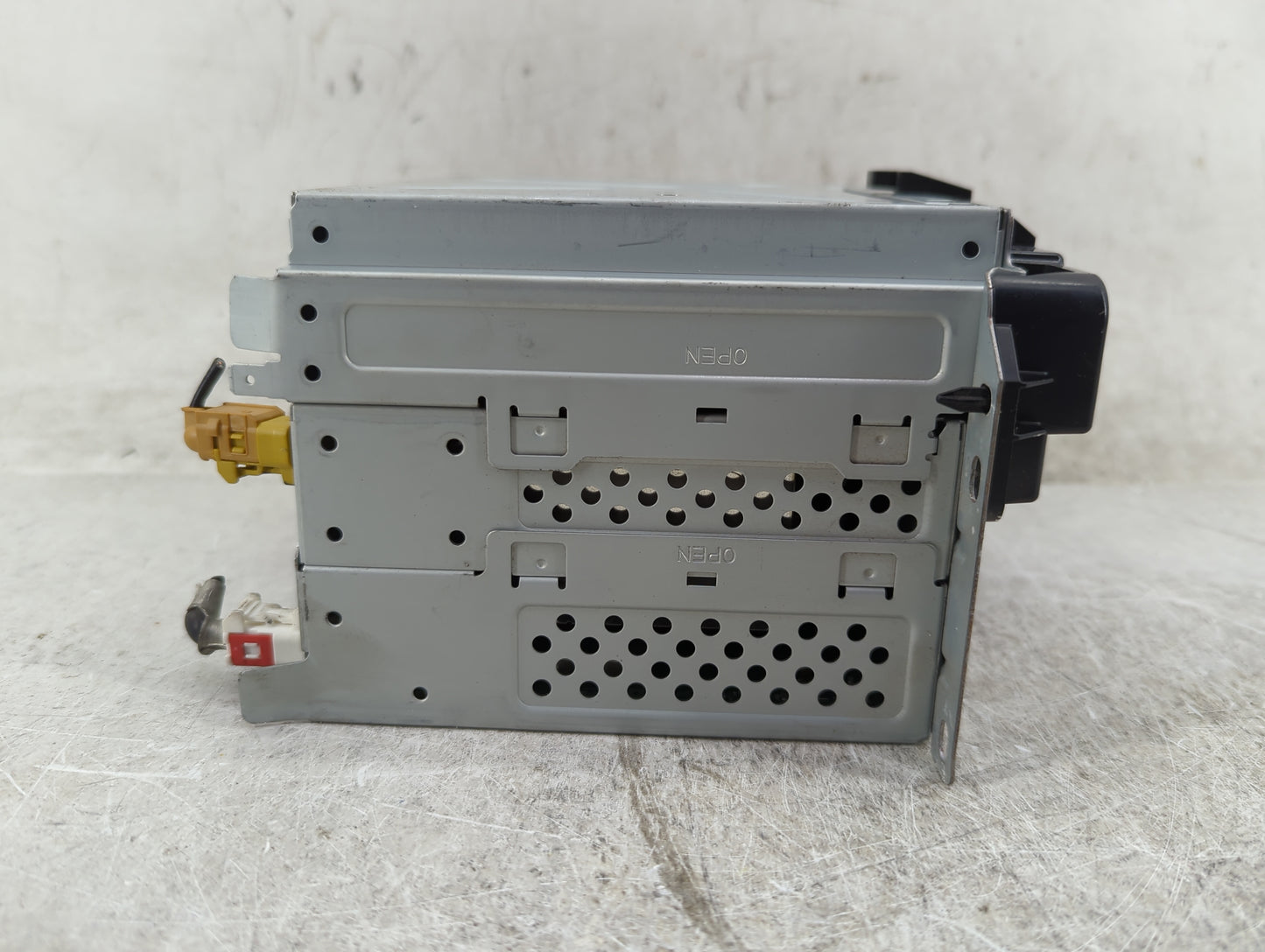 2013 Dodge Journey Radio AM FM Cd Player Receiver Replacement P/N:P05091366AI CQ-ZC02E1GXD Fits OEM Used Auto Parts - Oemuse