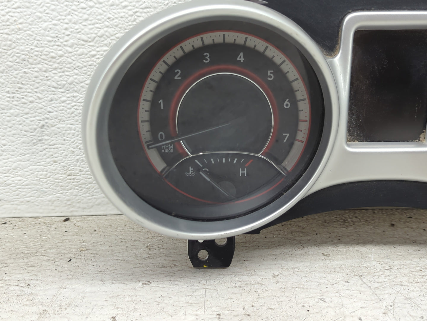 2013 Dodge Journey Speedometer Instrument Cluster Gauges - Oemusedautoparts1.com
