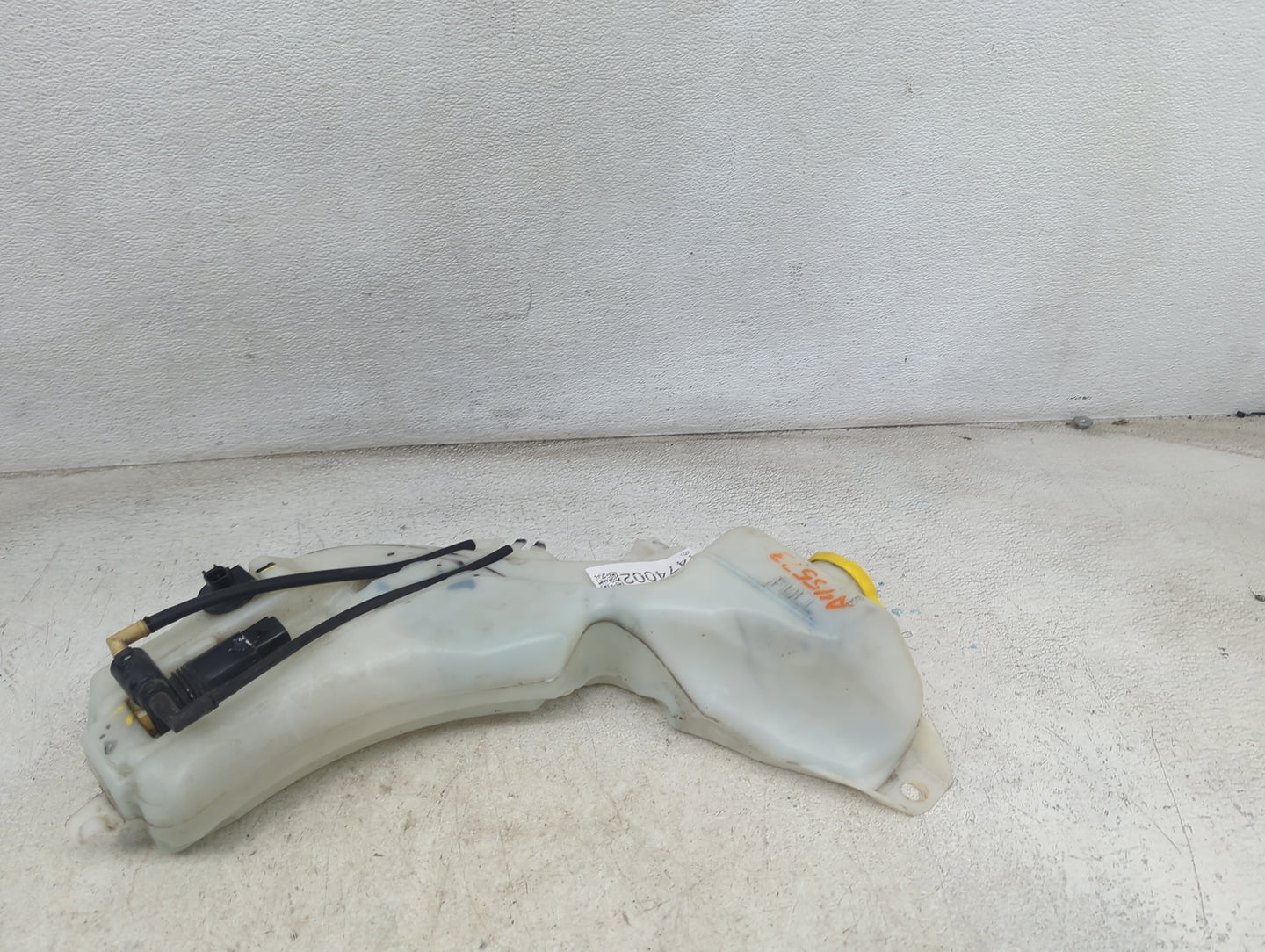 2013 Dodge Journey Windshield Washer Fluid Reservoir Bottle Oem 1474002 - Oemusedautoparts1.com