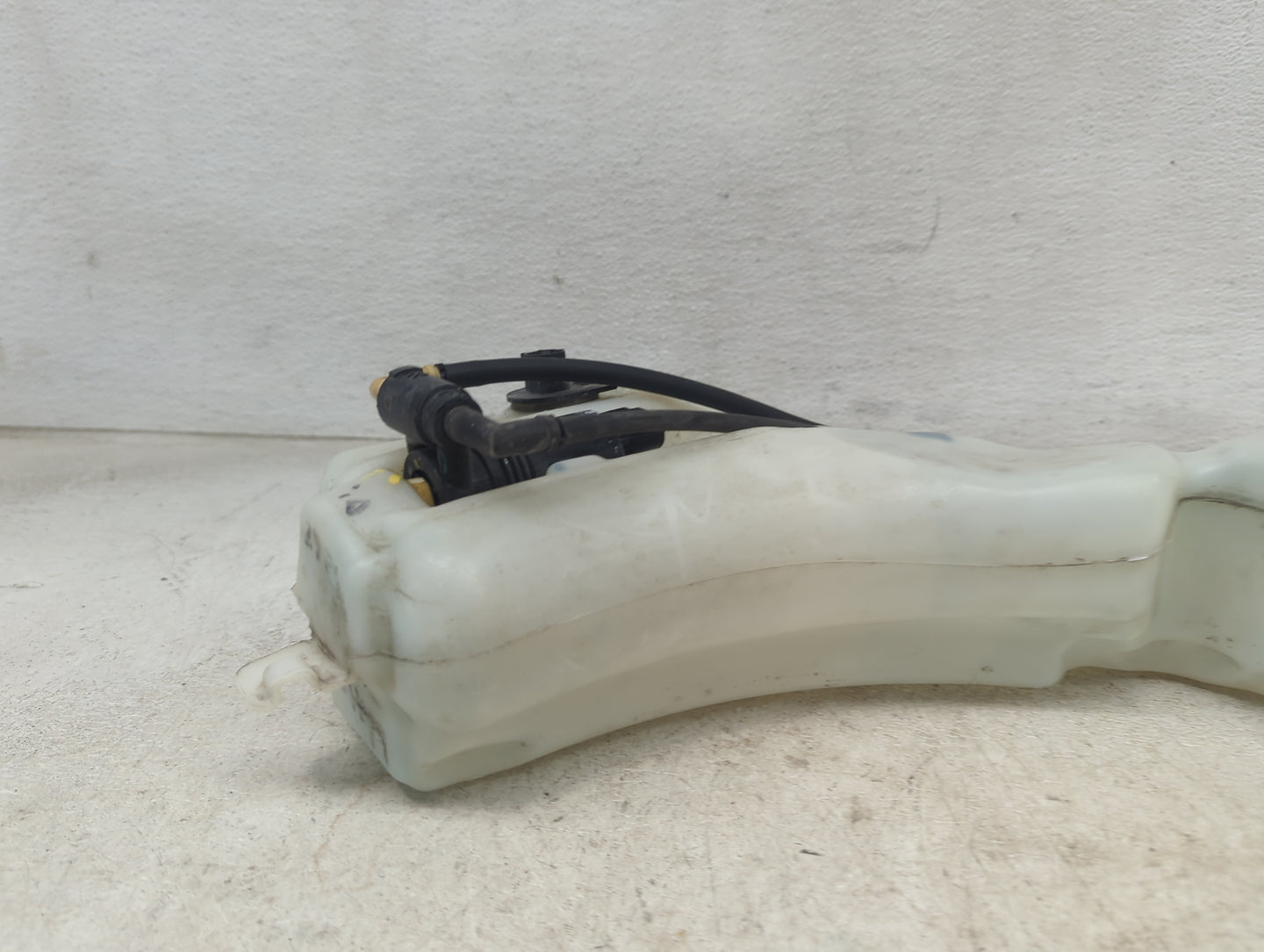 2013 Dodge Journey Windshield Washer Fluid Reservoir Bottle Oem 1474002 - Oemusedautoparts1.com